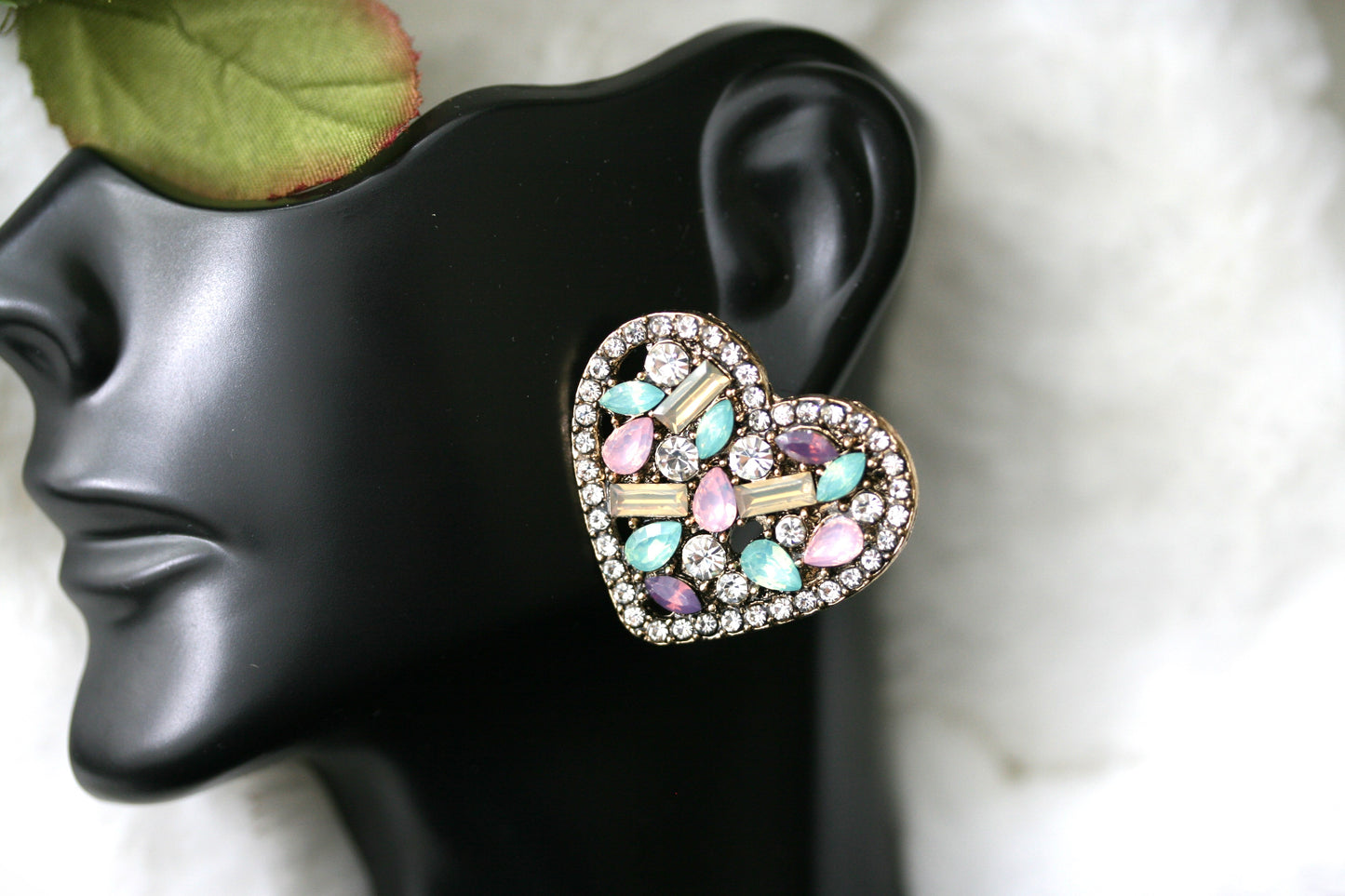 Fashion Heart Metal Hollow Stud Earrings for Women Luxury Bling Color Crystal Party Jewelry Aesthetic Accessories