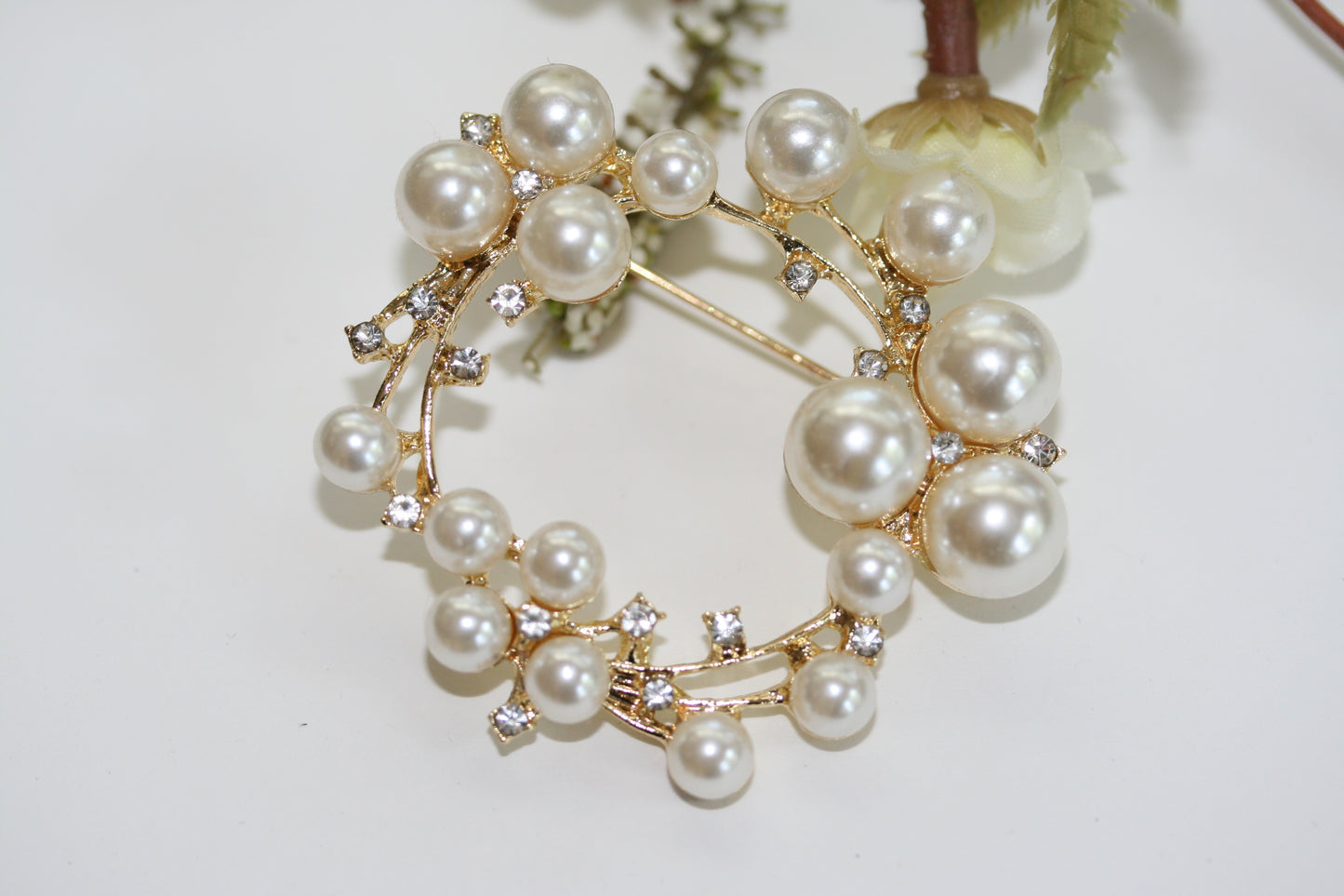 PEARL BROOCH PIN, Imitation Pearl Brooch, Clear Crystal & Pearl Wreath Brooch