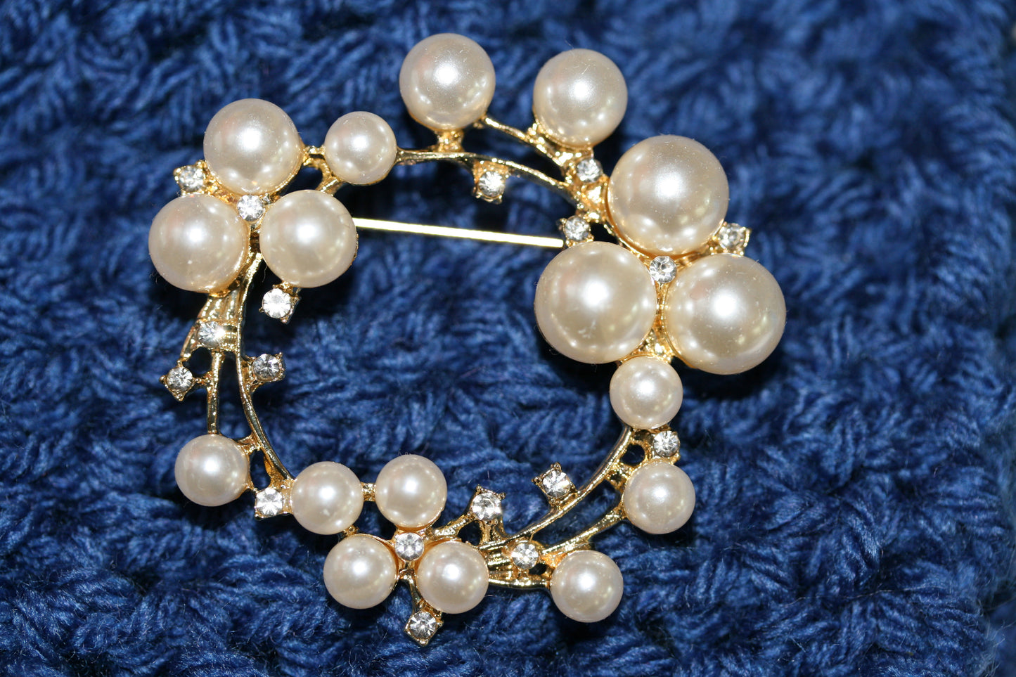 PEARL BROOCH PIN, Imitation Pearl Brooch, Clear Crystal & Pearl Wreath Brooch