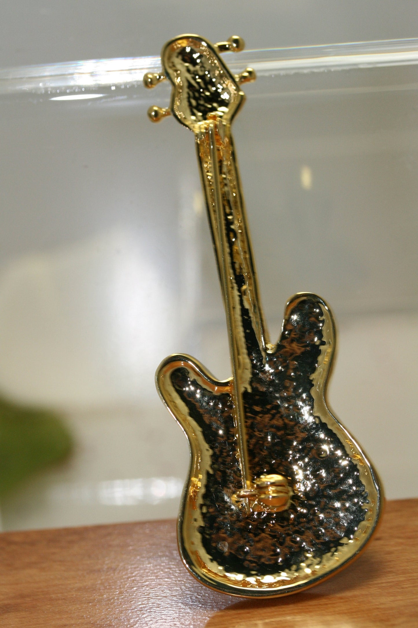 USA Patriotic Flag Guitar Red White Blue Brooch Pin