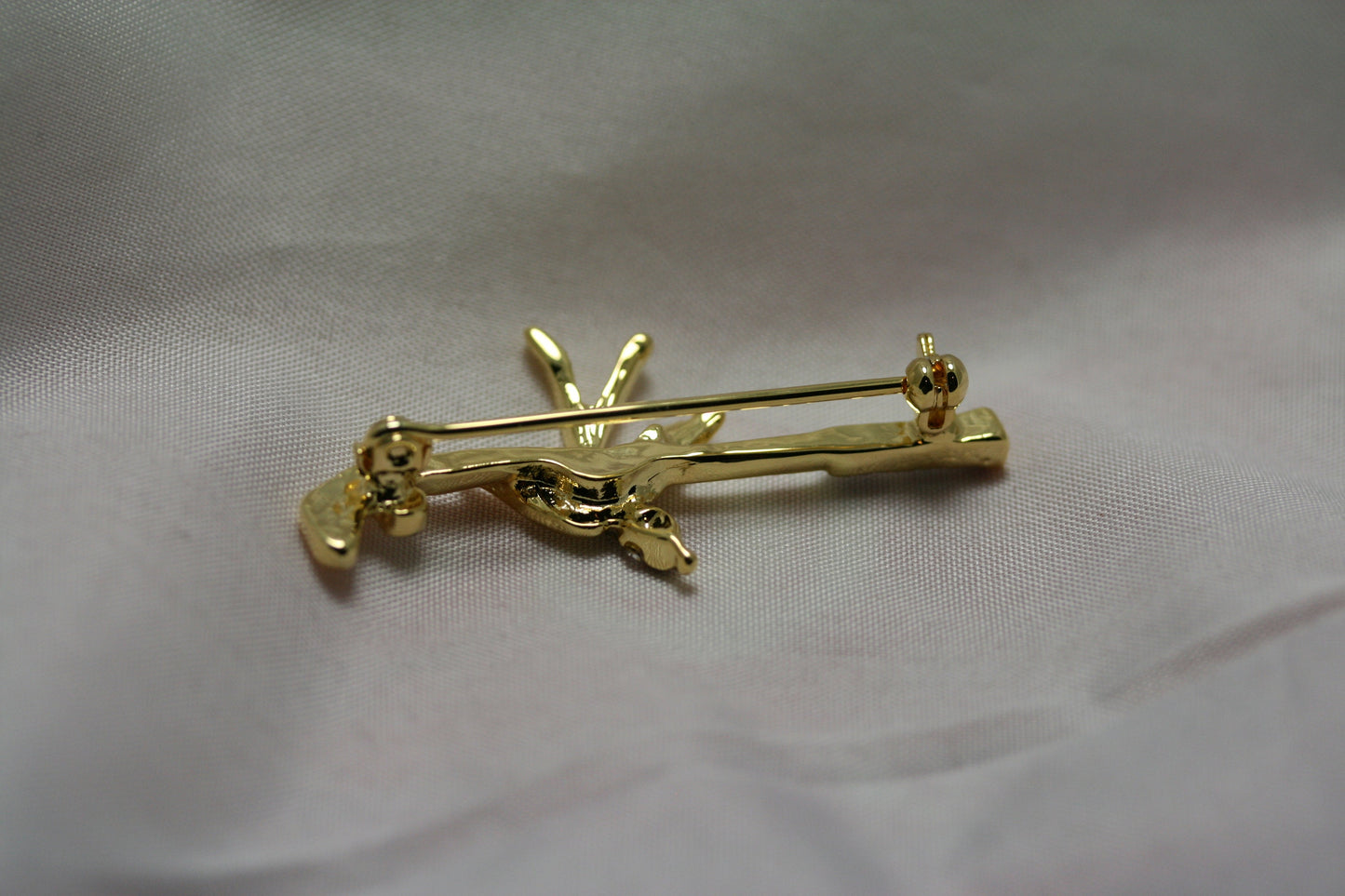Rhinestone Goldstone Birdie on a Golf Wedge Pin Brooch