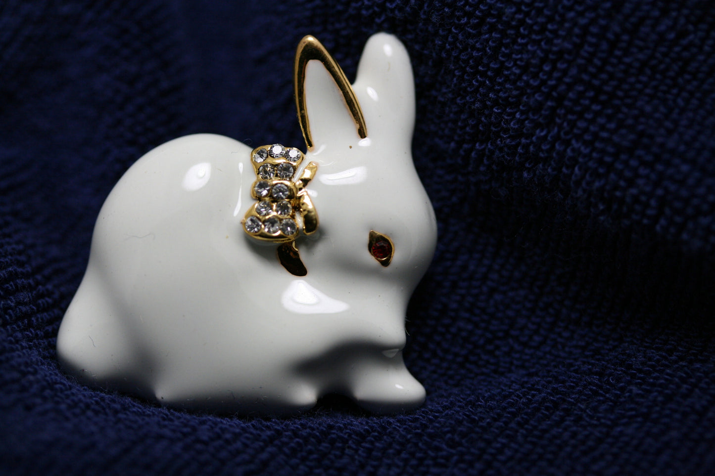 White Cute Enamel Rhinestone Easter Rabbit Bunny Brooch Pin, Animal Rabbit Brooch Jewelry