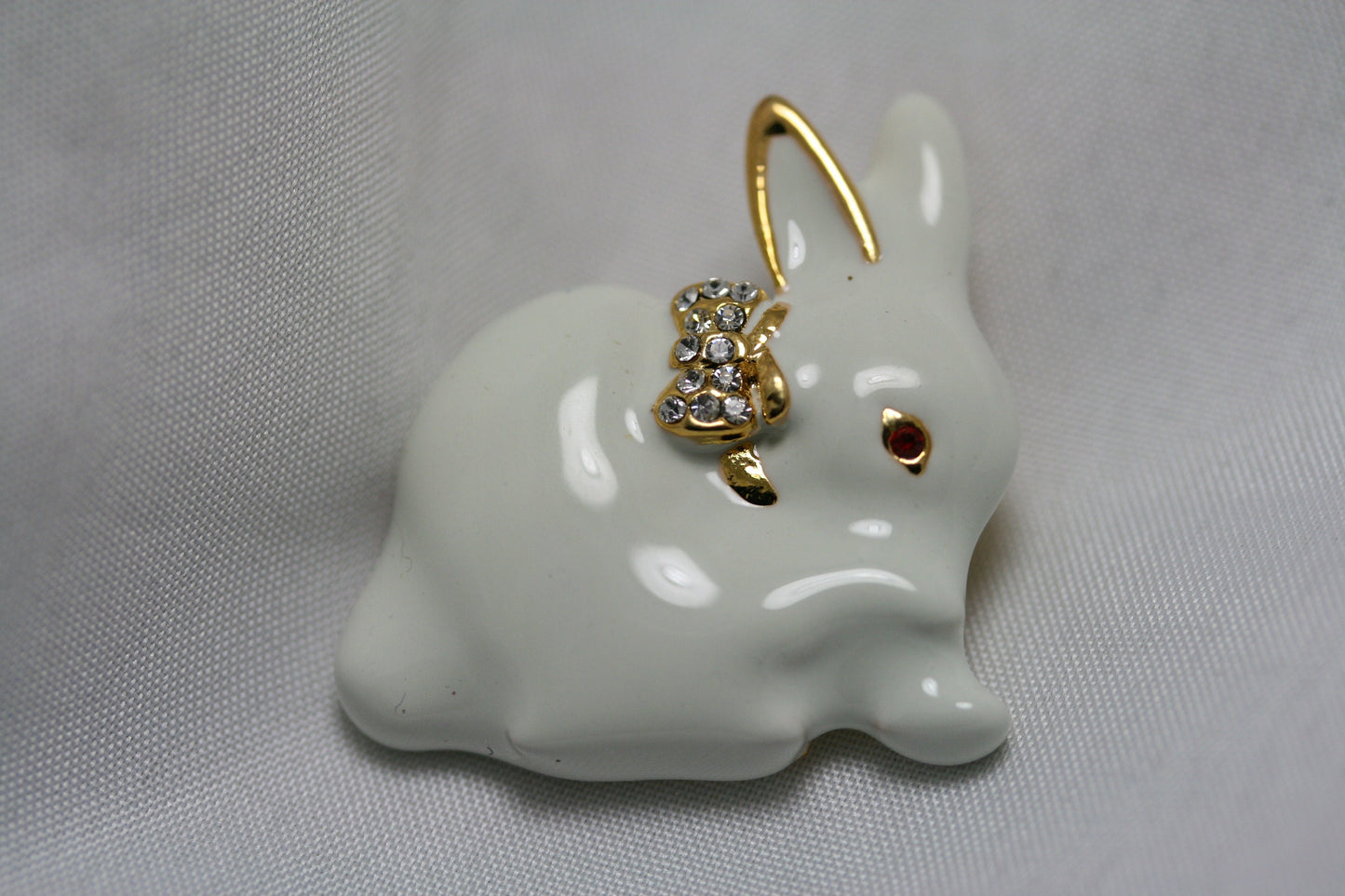 White Cute Enamel Rhinestone Easter Rabbit Bunny Brooch Pin, Animal Rabbit Brooch Jewelry