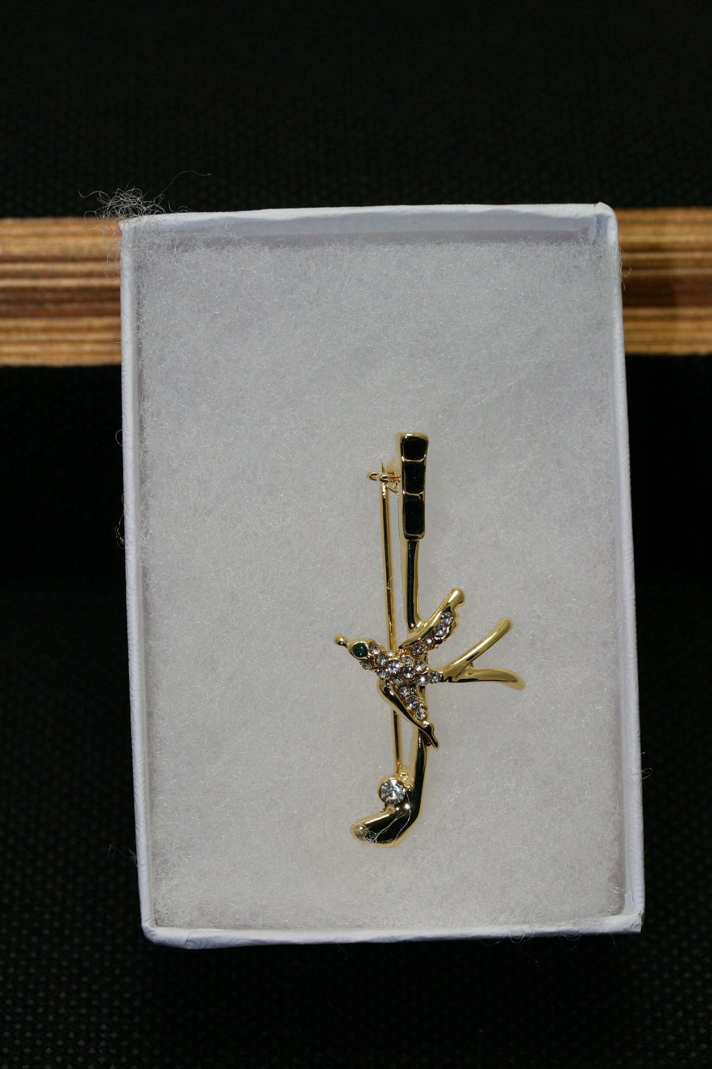 Rhinestone Goldstone Birdie on a Golf Wedge Pin Brooch