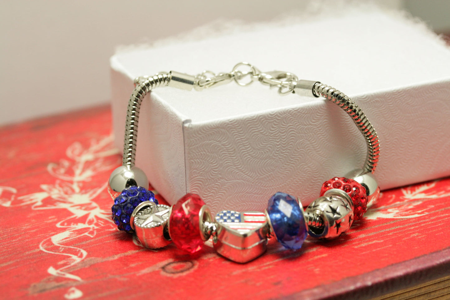 USA Flag Charm Beads Chain Adjustable Bracelet, Patriotic Beads Bracelet Jewelry