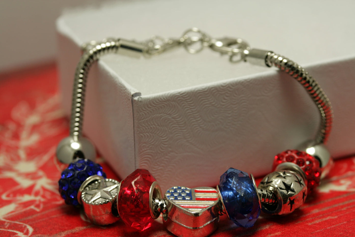 USA Flag Charm Beads Chain Adjustable Bracelet, Patriotic Beads Bracelet Jewelry