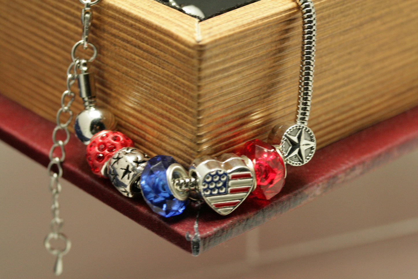 USA Flag Charm Beads Chain Adjustable Bracelet, Patriotic Beads Bracelet Jewelry