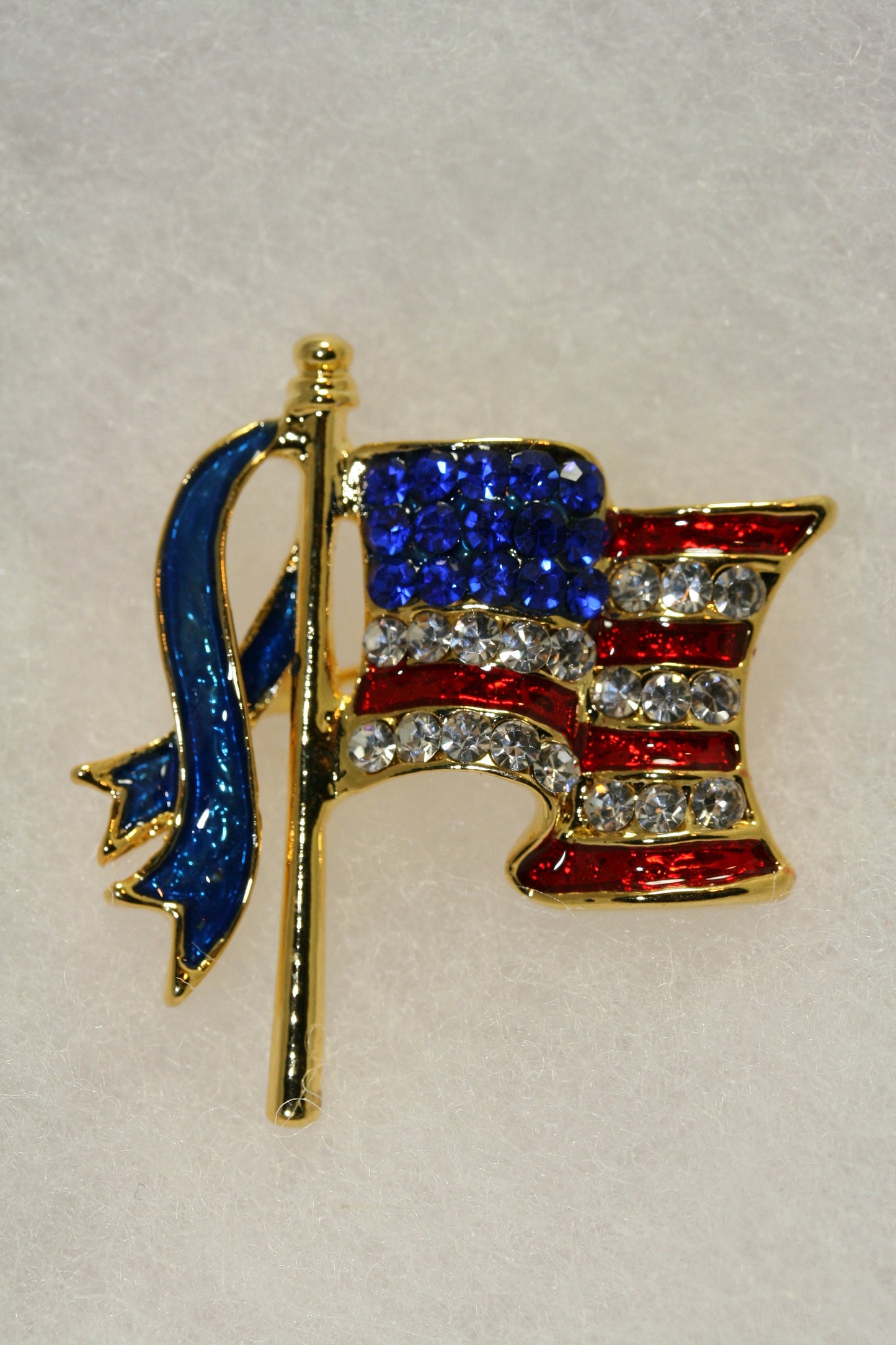 Crystal USA flag Pin, Patriotic American Red White Blue Rhinestone Flag Brooch Pin, 4th of July Jewelry Gift