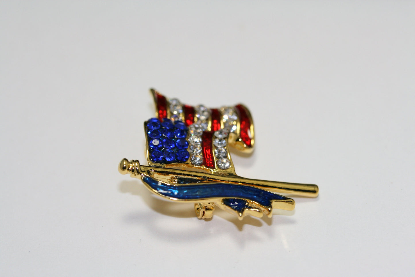 Crystal USA flag Pin, Patriotic American Red White Blue Rhinestone Flag Brooch Pin, 4th of July Jewelry Gift
