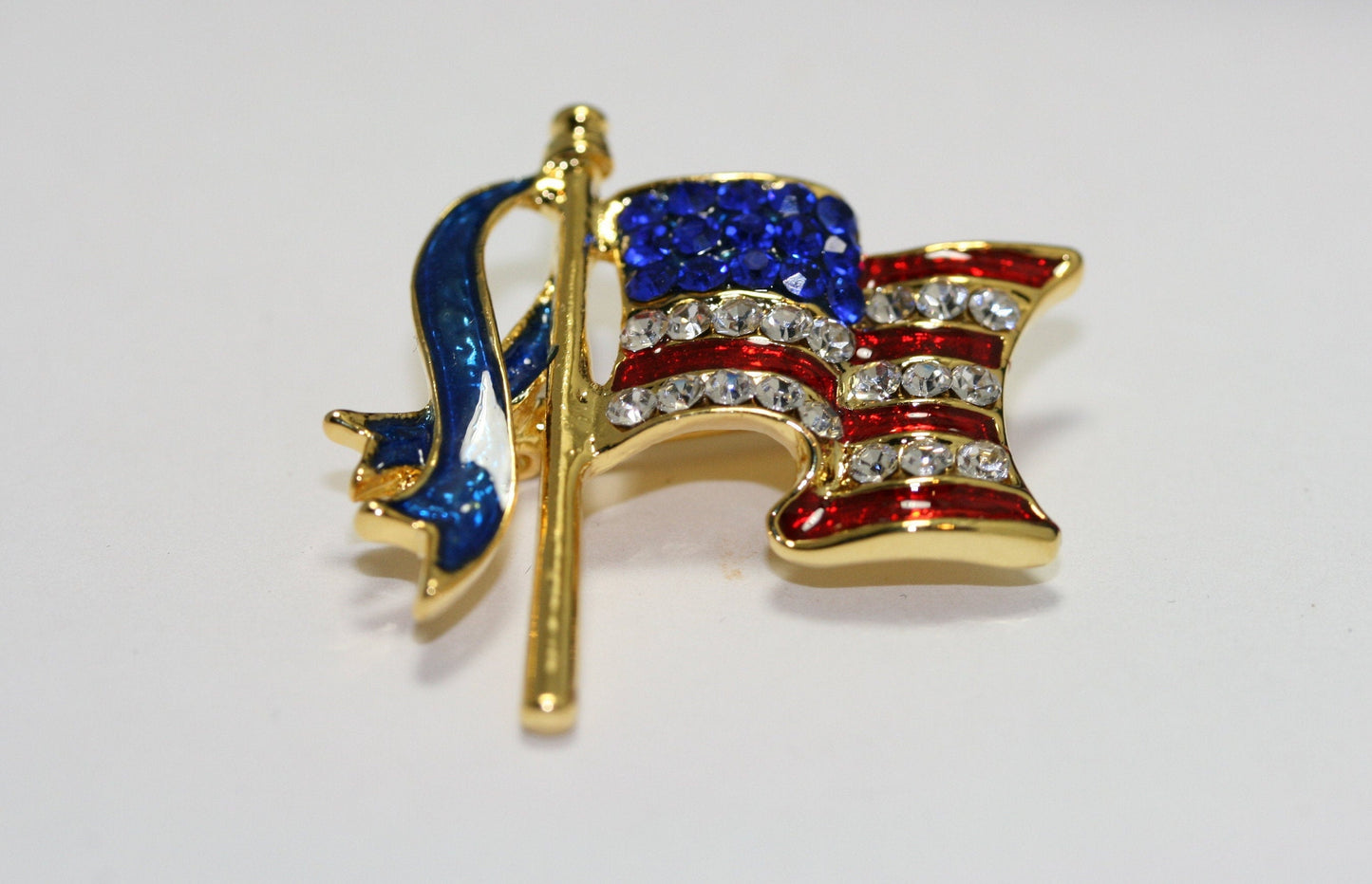 Crystal USA flag Pin, Patriotic American Red White Blue Rhinestone Flag Brooch Pin, 4th of July Jewelry Gift