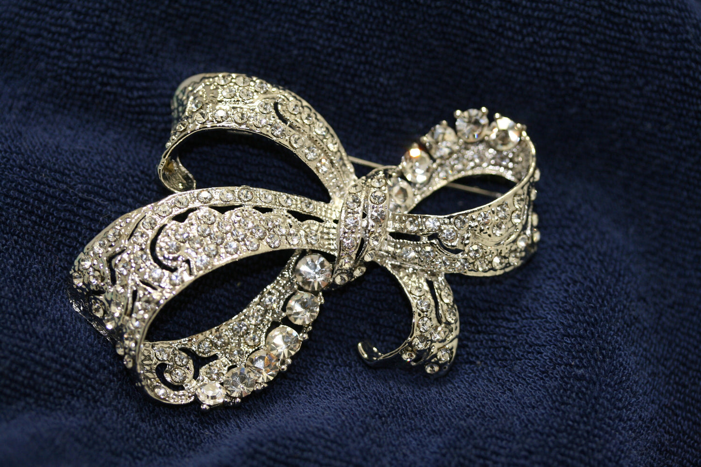 Rhinestone Fashion Ribbon Bowknot Bow Tie Flower Brooch Retro Diamond Exquisite Brooch For Wedding Bridal Invitation Decoration