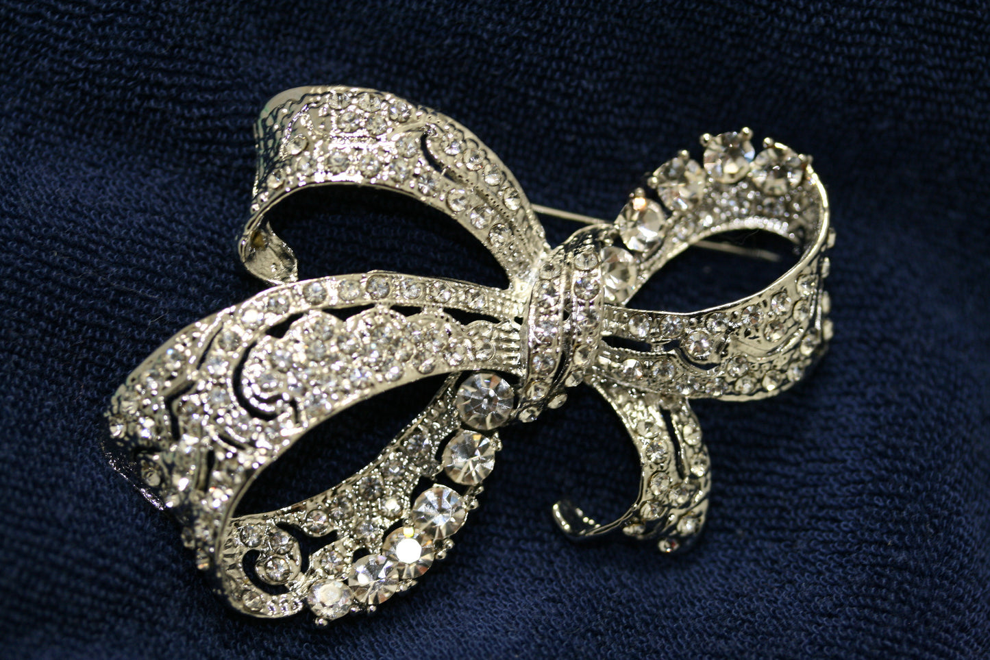 Rhinestone Fashion Ribbon Bowknot Bow Tie Flower Brooch Retro Diamond Exquisite Brooch For Wedding Bridal Invitation Decoration