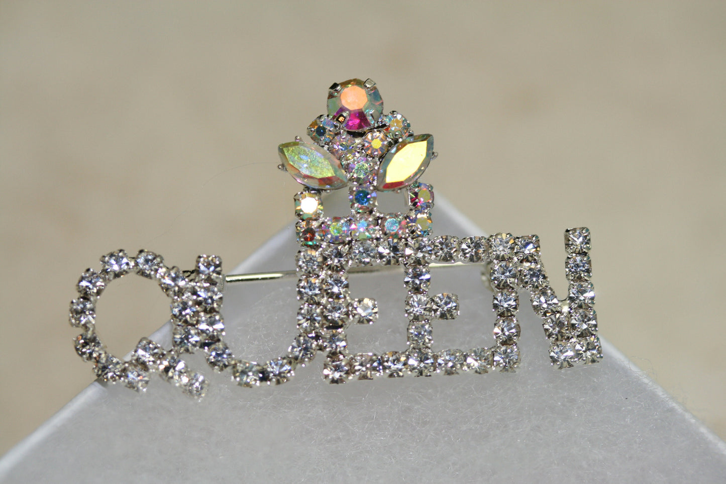 Fashion Women Silver Clear Rhinestone Queen Letter Crown Shape Decor Brooch Pin Jewelry Gift