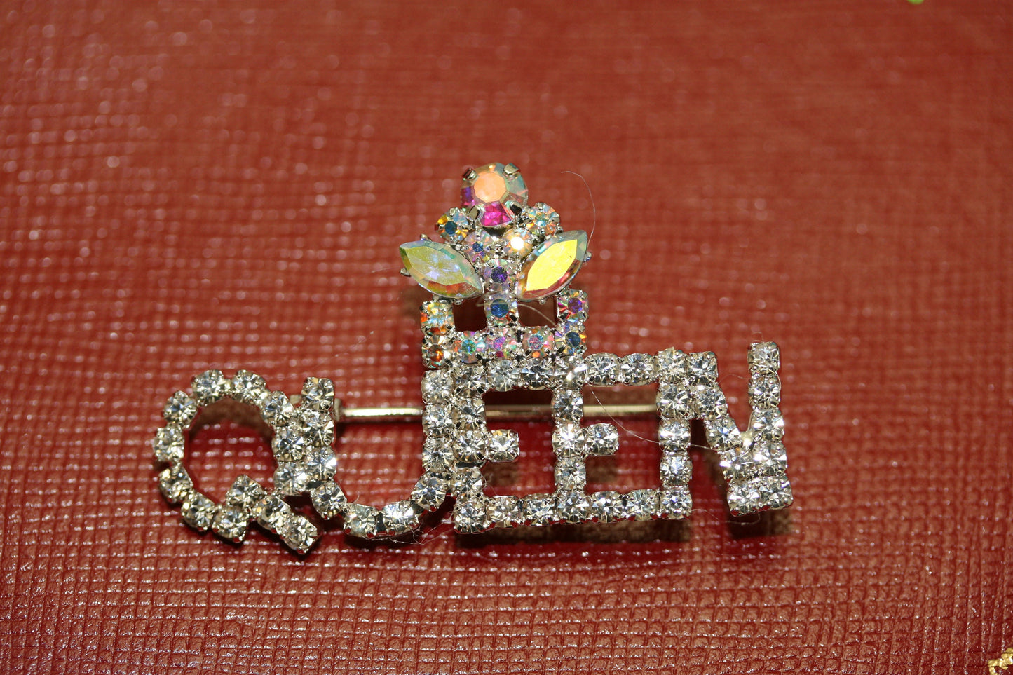 Fashion Women Silver Clear Rhinestone Queen Letter Crown Shape Decor Brooch Pin Jewelry Gift