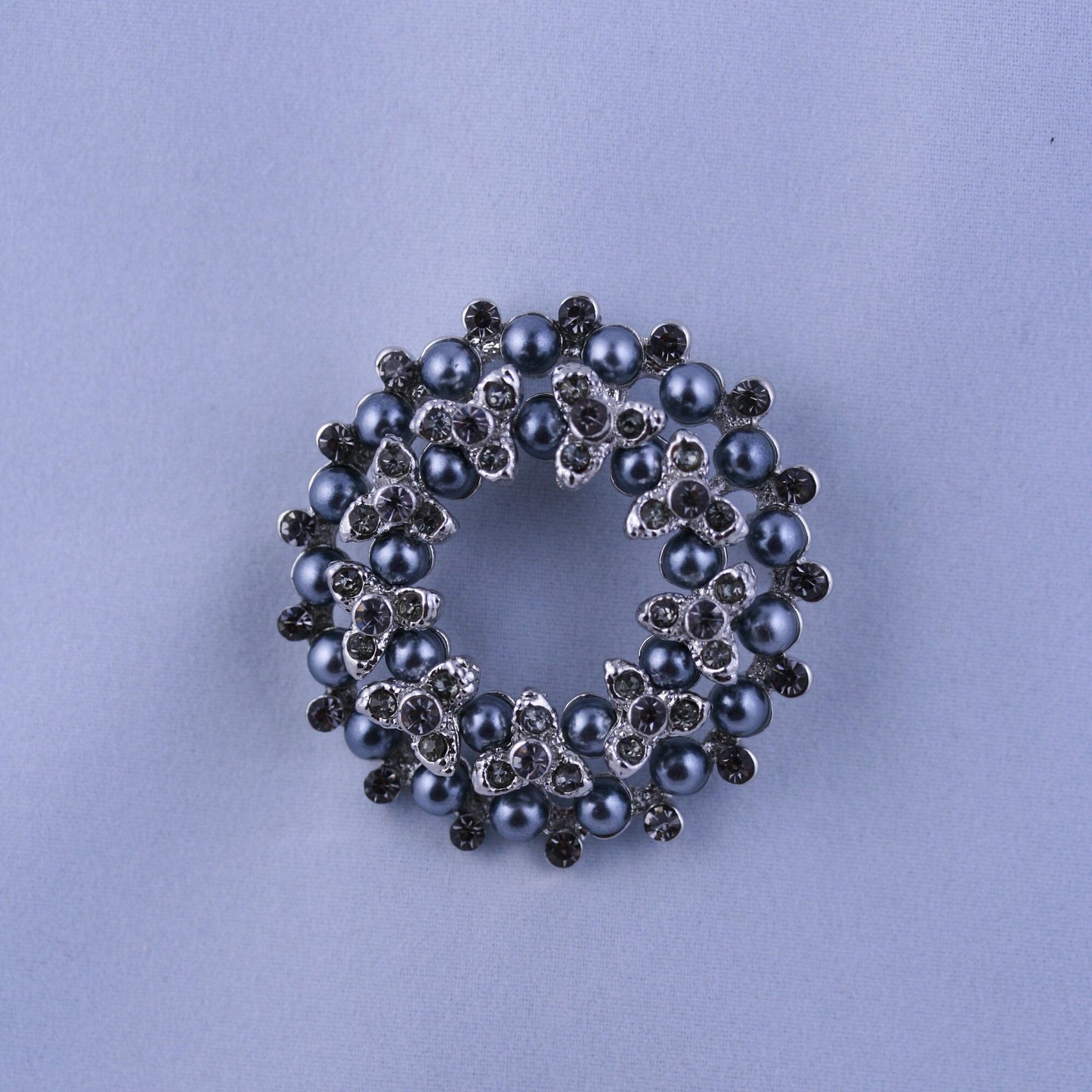 Vintage Faux Pearl Bead Gray Crystal Rhinestone Wreath Winter Reef Holiday Pin Brooch and Pendant