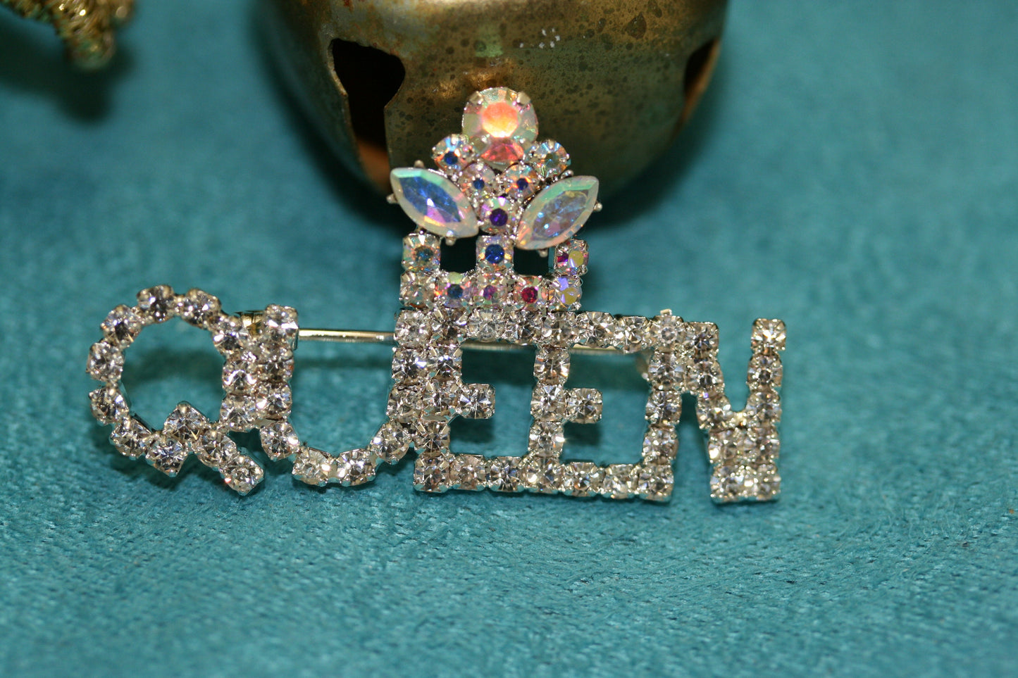 Fashion Women Silver Clear Rhinestone Queen Letter Crown Shape Decor Brooch Pin Jewelry Gift