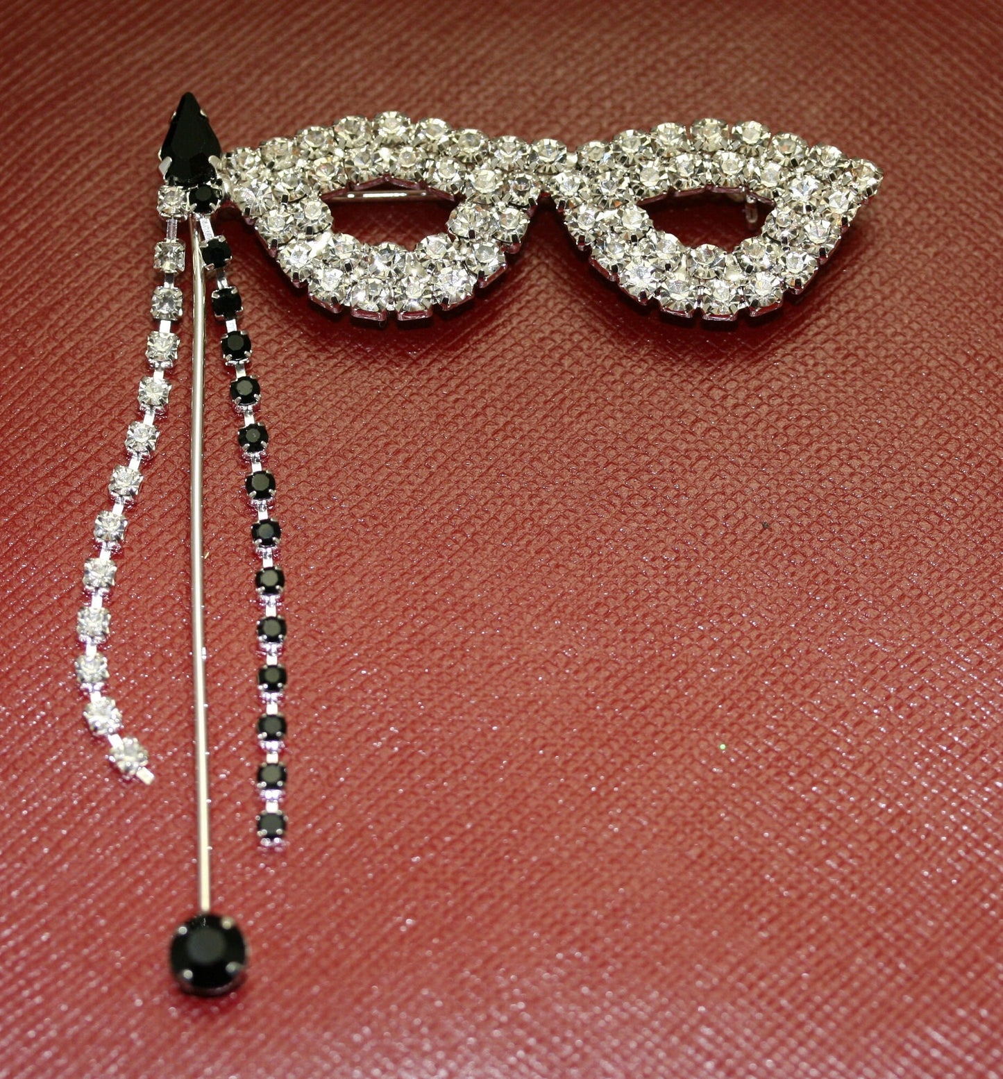 Rhinestone Masquerade Ball Mask French Quarter New Orleans Mardi Gras Brooch Lapel Pin, Crystal Mardi Gras Jewelry