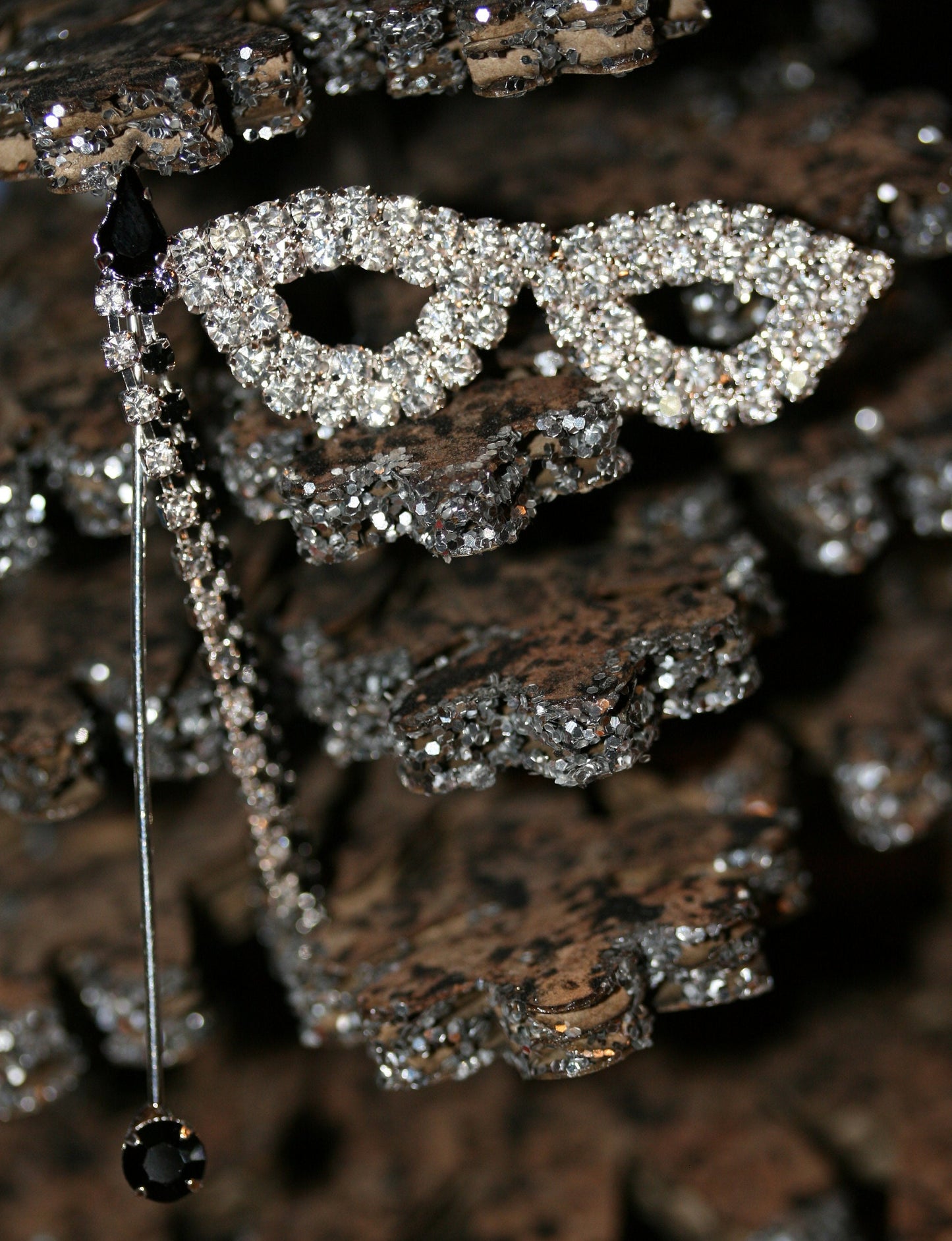 Rhinestone Masquerade Ball Mask French Quarter New Orleans Mardi Gras Brooch Lapel Pin, Crystal Mardi Gras Jewelry