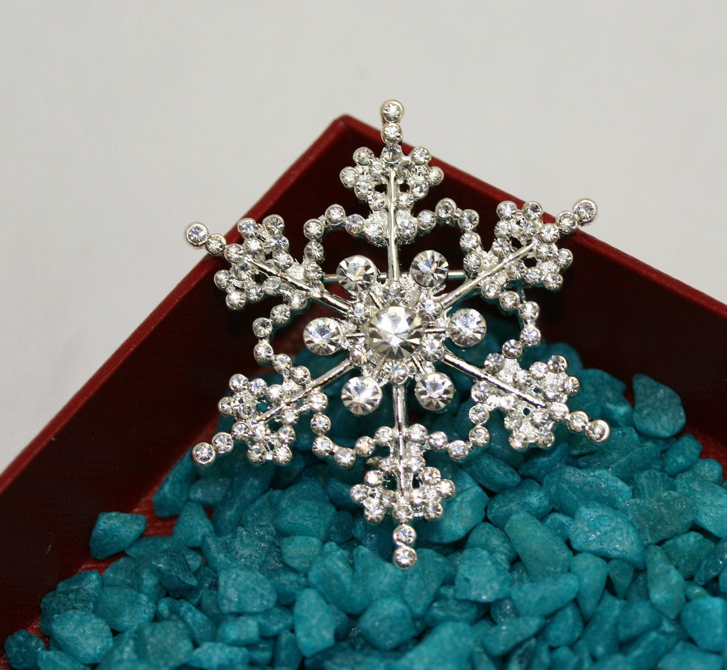 Christmas Jewelry, Crystal Snowflake Bridal Brooch, Winter Bouquet Brooches, Rhinestone Silver Snowflake Pin, Snowflake Pendant Jewelry