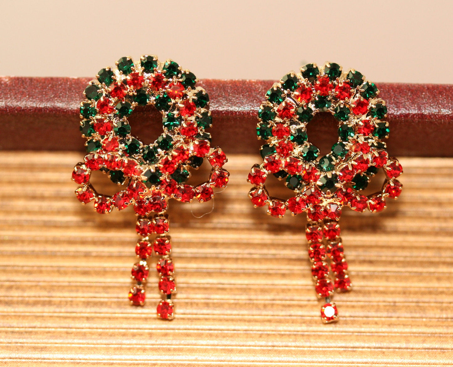 Vintage Red Green Rhinestone Christmas Wreath Stud Earrings for Women, Holiday Fashion Xmas Jewelry Gift