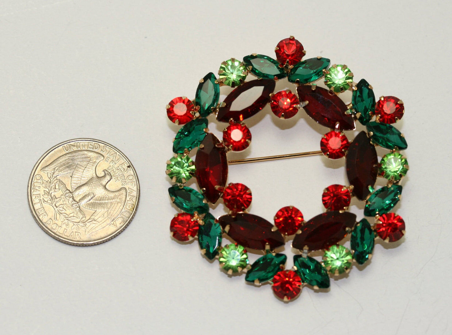 Christmas Wreath Rhinestone Brooch Pin, Crystal Xmas Holiday Jewelry Gift, Floral Wreath Brooch Pin Style Delicate Gold Plated