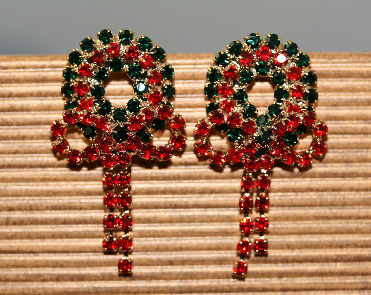 Vintage Red Green Rhinestone Christmas Wreath Stud Earrings for Women, Holiday Fashion Xmas Jewelry Gift