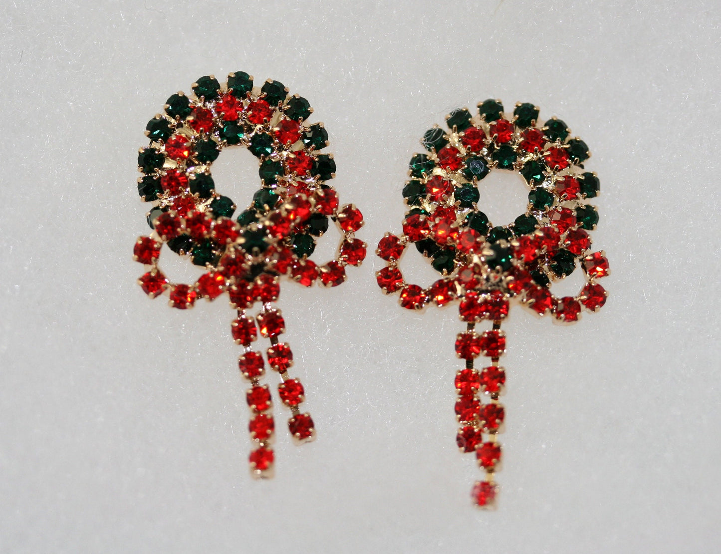 Vintage Red Green Rhinestone Christmas Wreath Stud Earrings for Women, Holiday Fashion Xmas Jewelry Gift