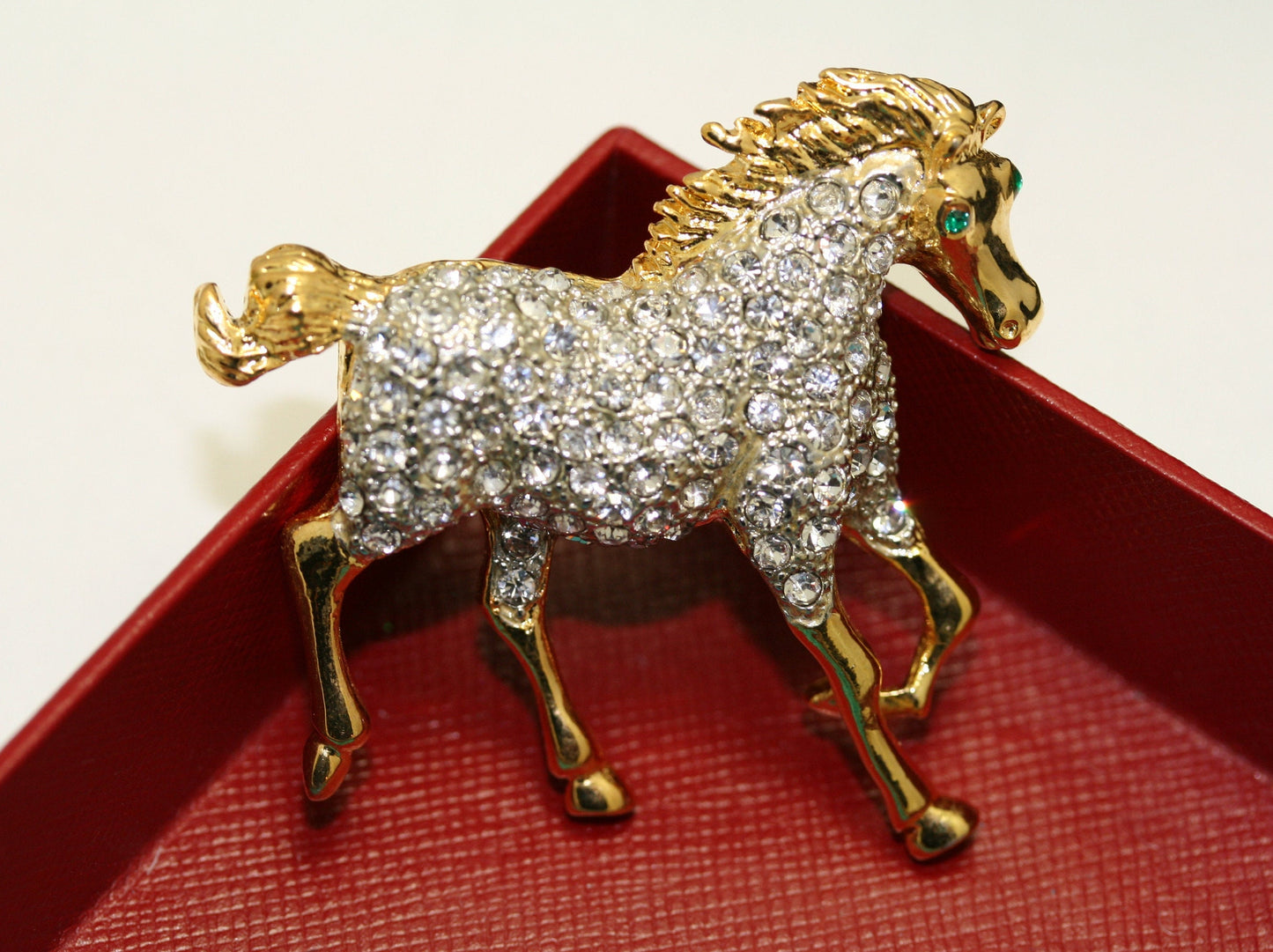 Rhinestone Gold-tone Galloping Horse Pin Horse Brooches Fashion Costume Pin Brooch jewelry gift