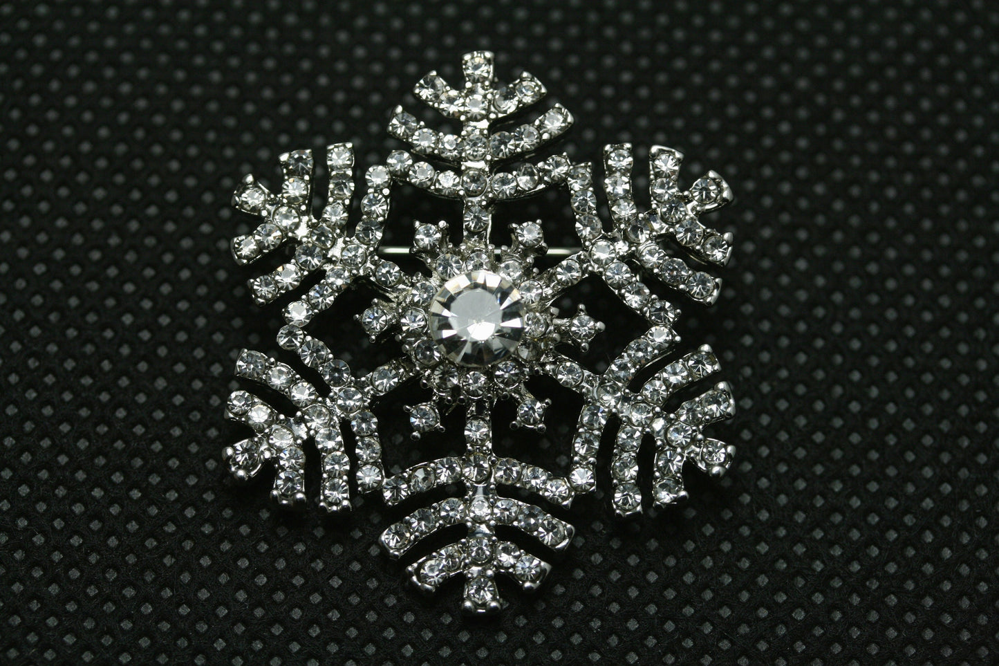 Rhinestone Crystal Snowflake Pin & Pendant, Women's Holiday Corsage Jewelry Winter Crystal Flower Pin Christmas Snowflake Jewelry Gift
