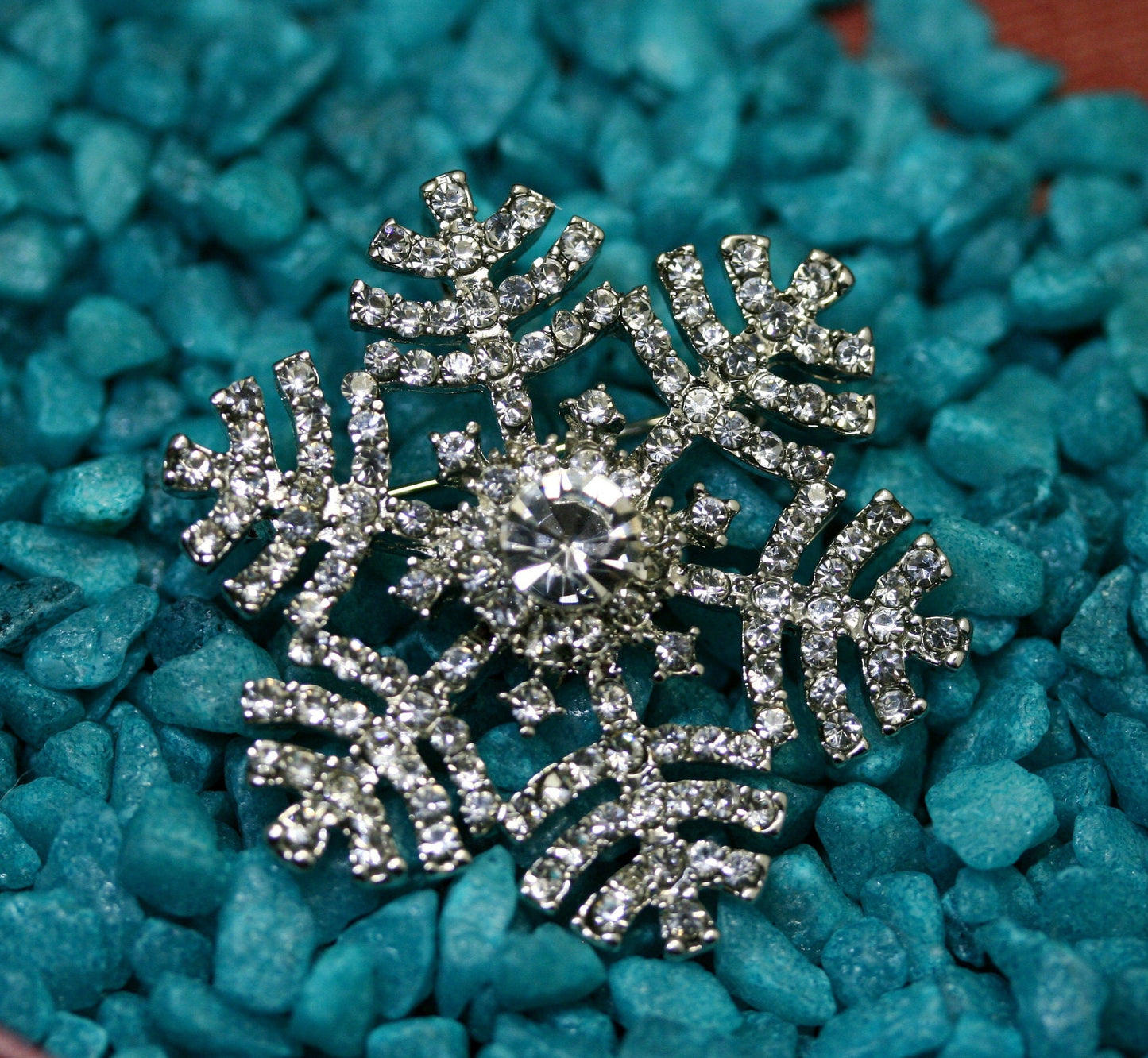 Rhinestone Crystal Snowflake Pin & Pendant, Women's Holiday Corsage Jewelry Winter Crystal Flower Pin Christmas Snowflake Jewelry Gift