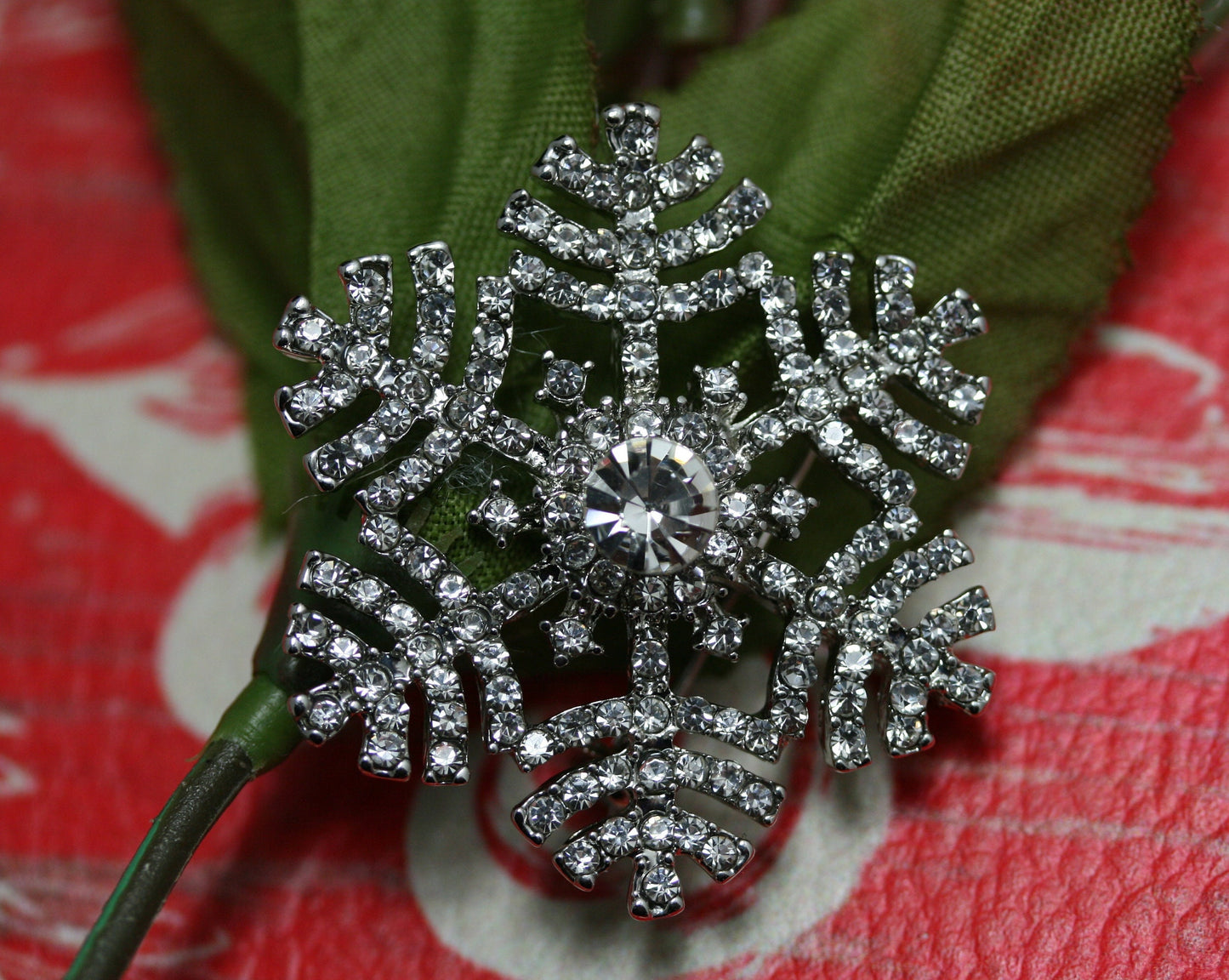 Rhinestone Crystal Snowflake Pin & Pendant, Women's Holiday Corsage Jewelry Winter Crystal Flower Pin Christmas Snowflake Jewelry Gift