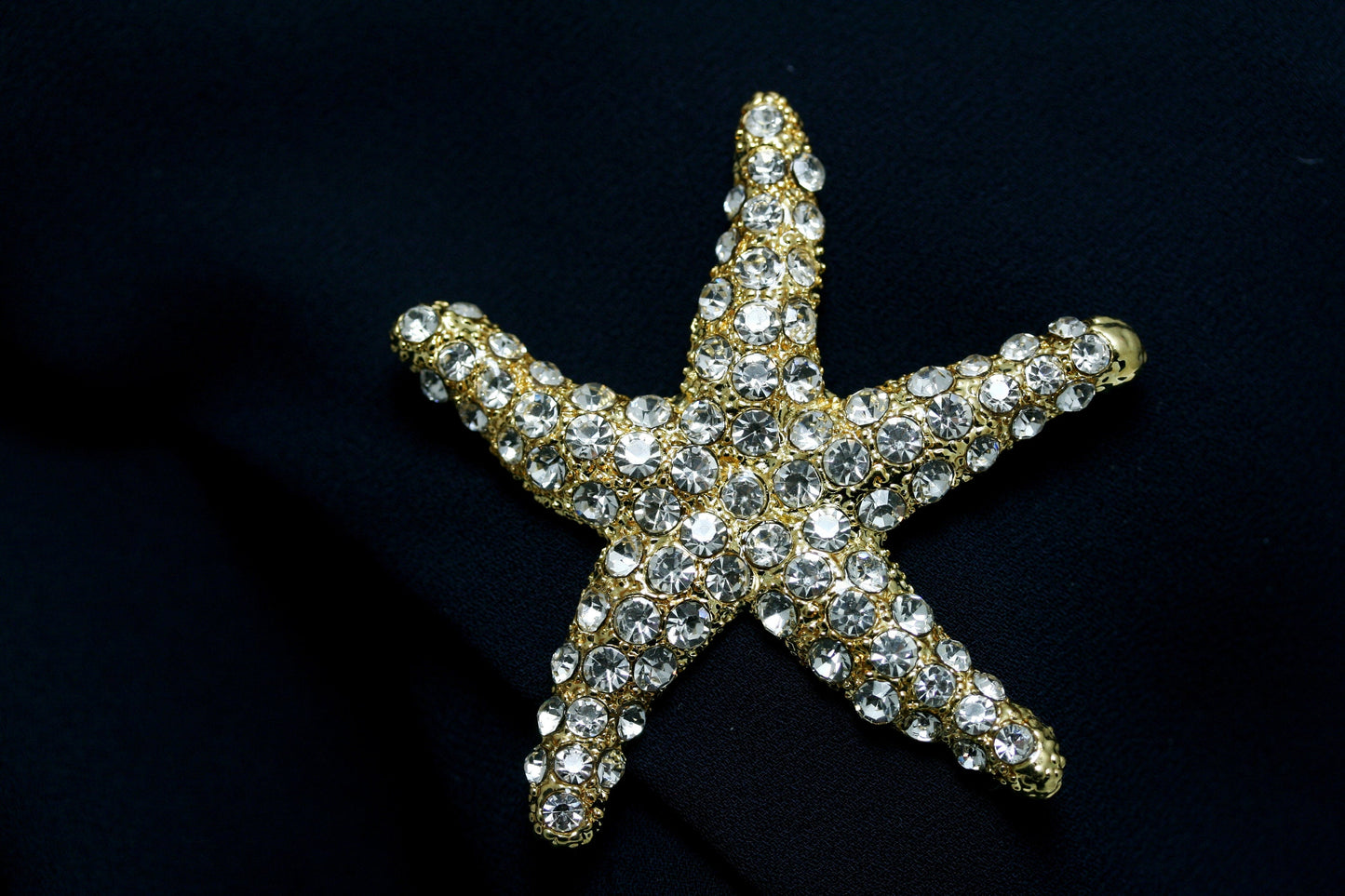 Rhinestone starfish brooch pin in gold-plate, Crystal Sea life Jewelry Gift, Rhinestone brooch for ocean beach bouquet