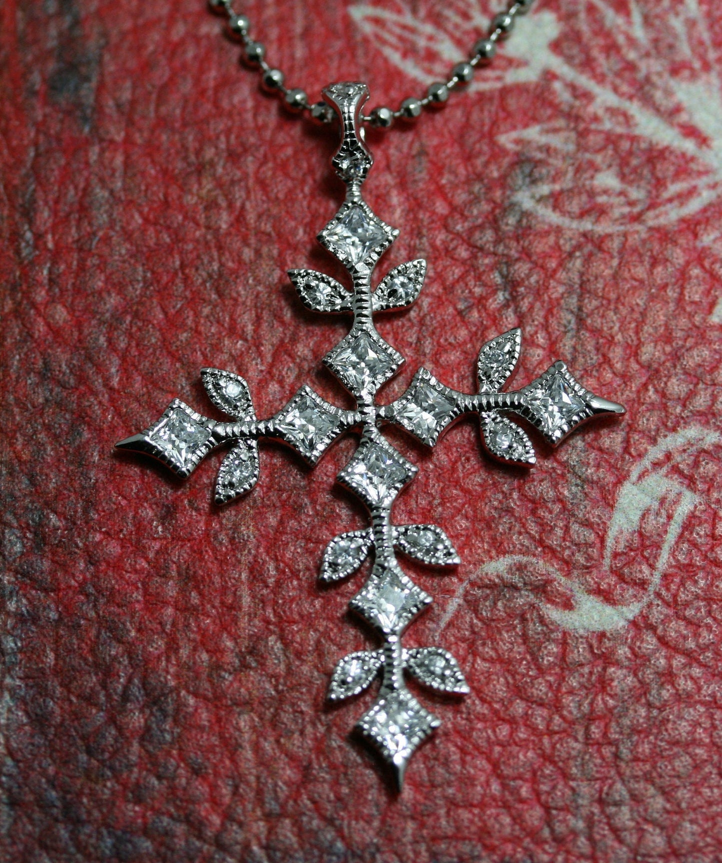 Rhinestone Silver Cross pendant with Chain, Crystal Cross Pendant Necklace. Stylish Silver Plated Zircon Cross Pendant