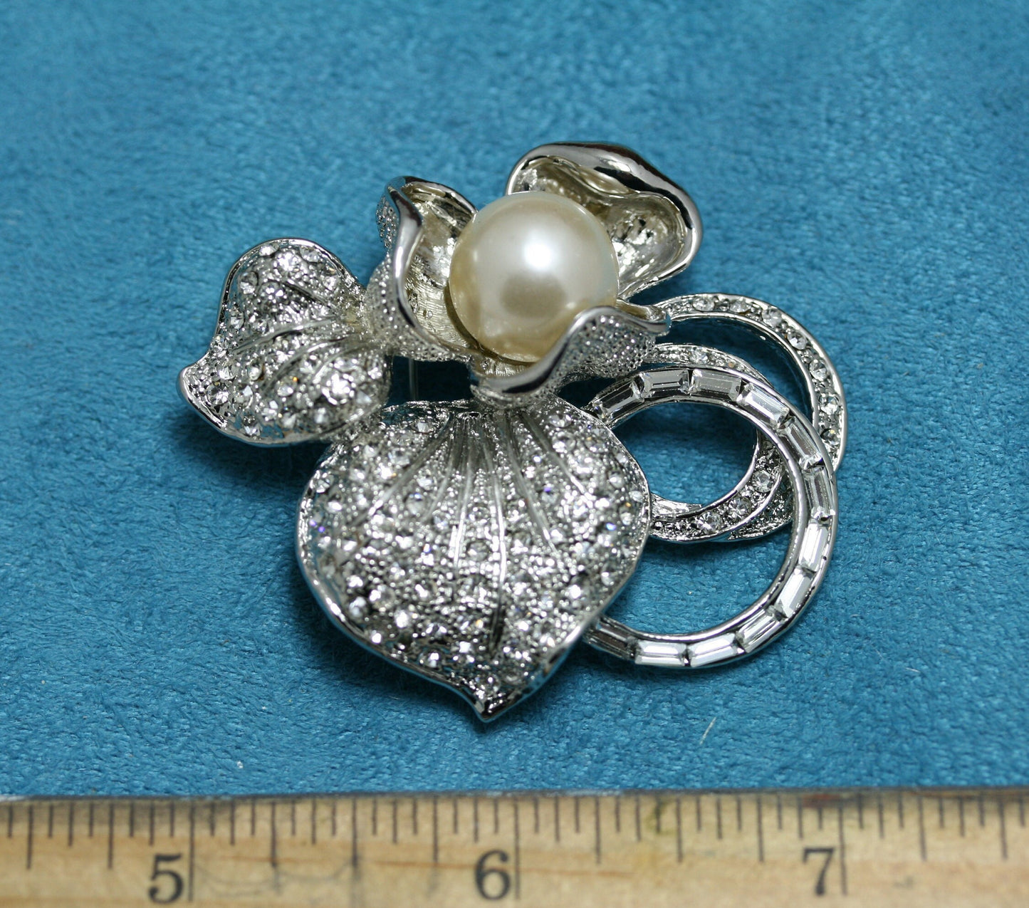 Vintage Silver Tone Clear Rhinestone Pearl Flower Brooch, Flower Brooches for Women, Rhinestone Pearl Crystal Pins