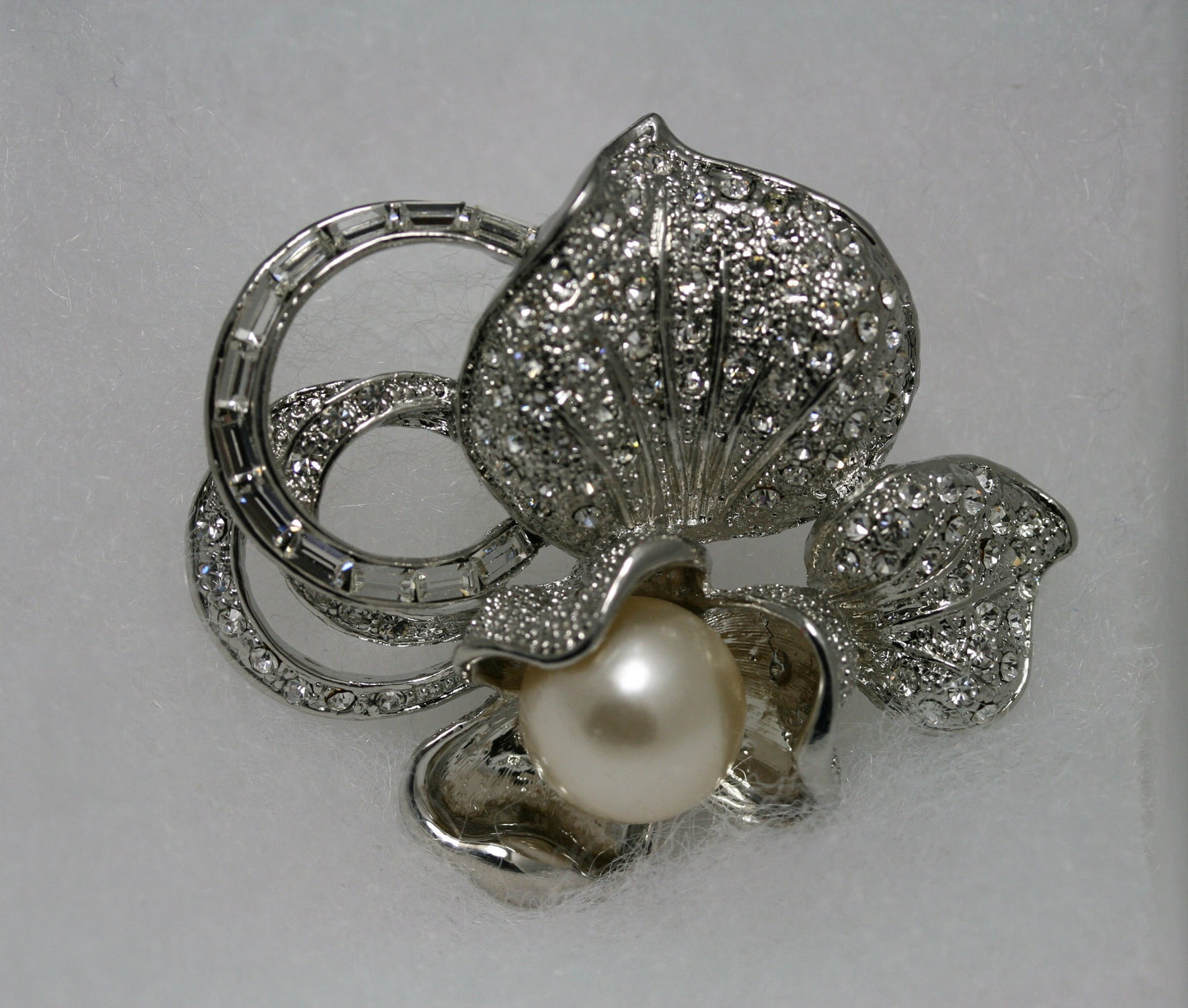 Vintage Silver Tone Clear Rhinestone Pearl Flower Brooch, Flower Brooches for Women, Rhinestone Pearl Crystal Pins