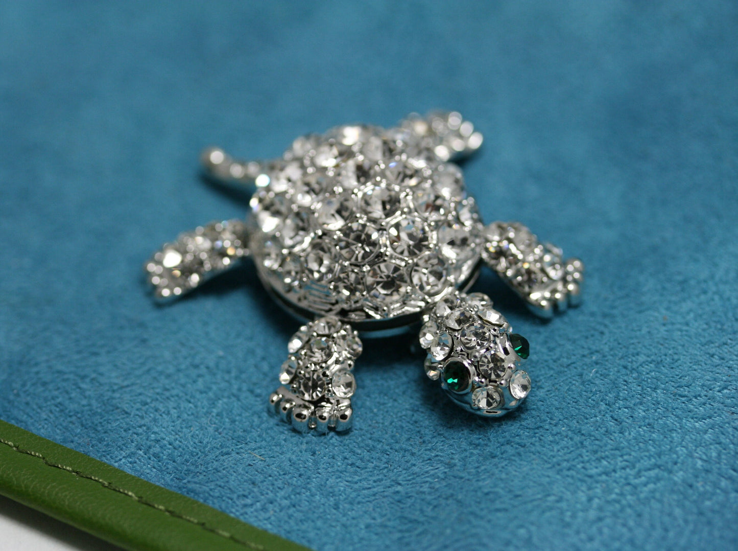 Rhinestone Clear Sparkling Crystals Sea Turtle Pin Brooch With Movable Features, 3D Sea Turtle Brooch Jewelry