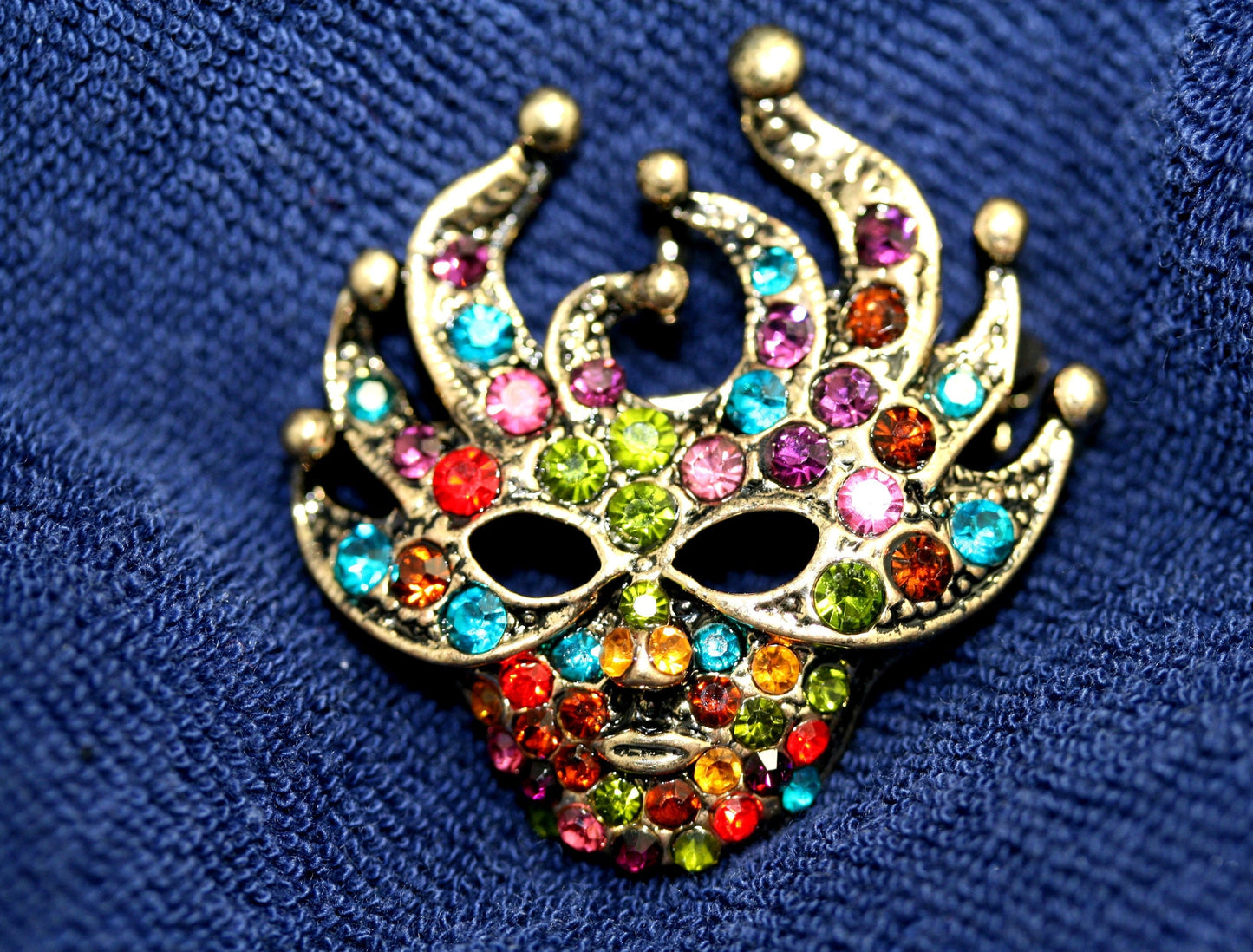 Rhinestone Mardi Gras Musk Brooch & Pendant, Multicolor Crystal Masquerade Ball Mask Pin Brooch