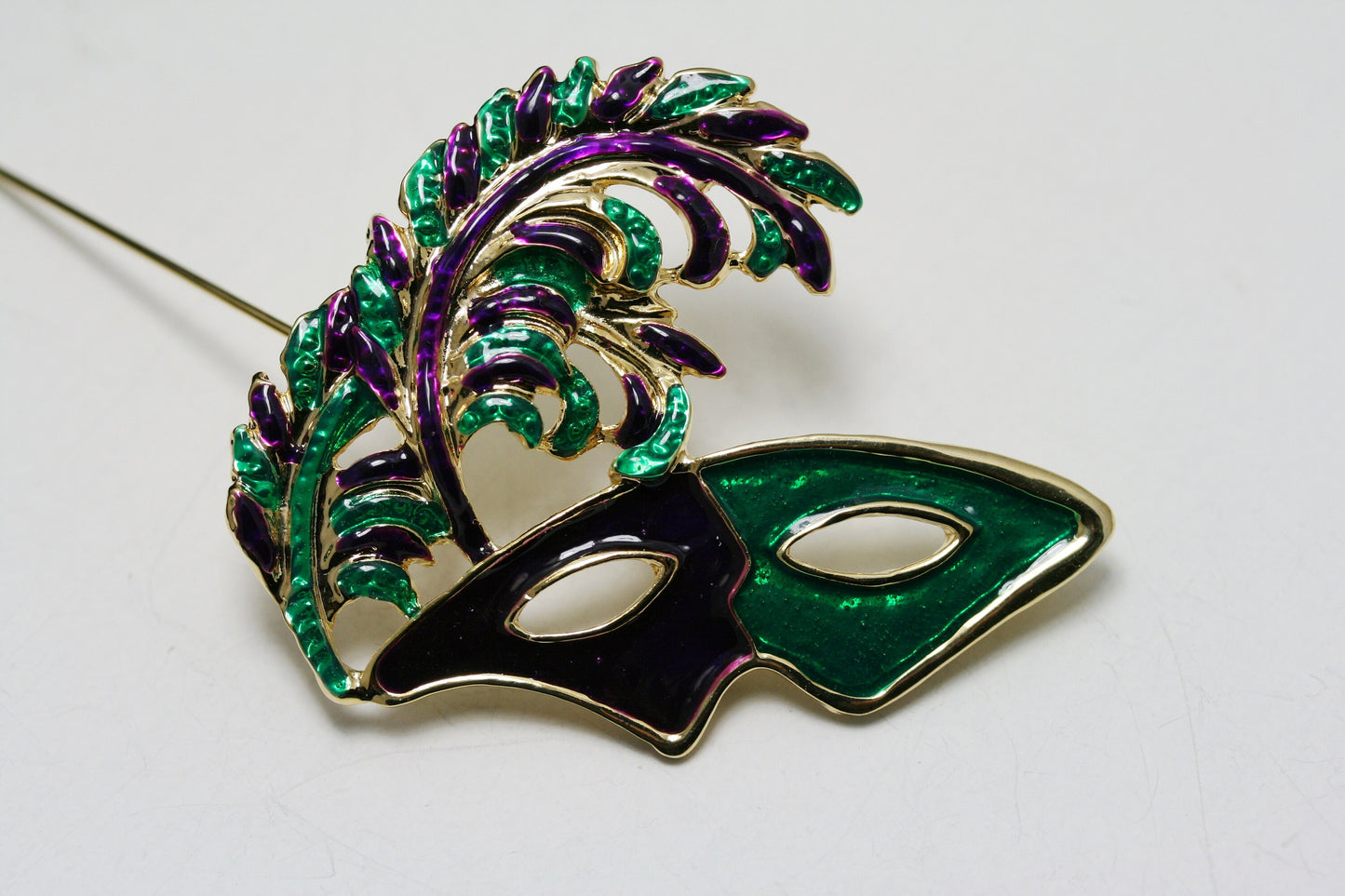 Masquerade Mardi Gras Mask Brooch Pin Enamel Rhinestones Gold Tone