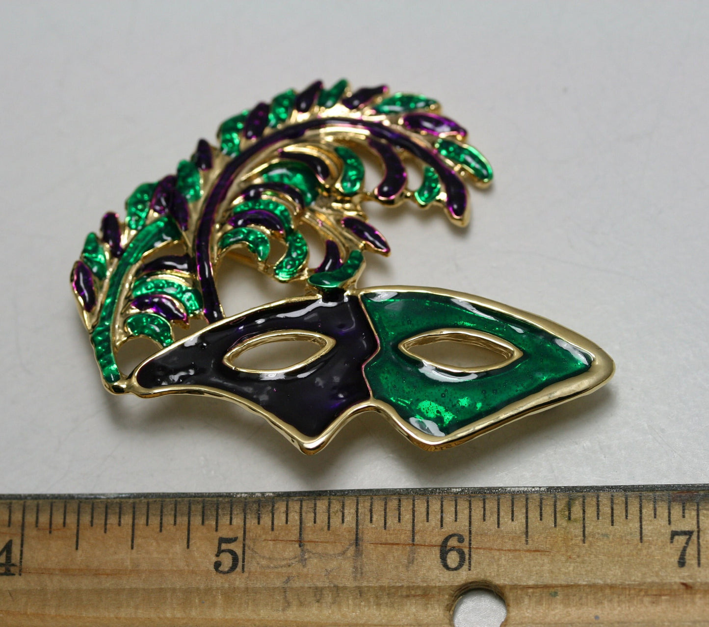 Masquerade Mardi Gras Mask Brooch Pin Enamel Rhinestones Gold Tone