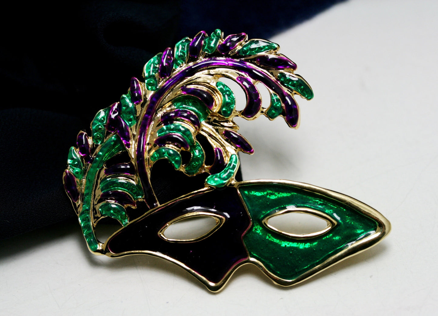 Masquerade Mardi Gras Mask Brooch Pin Enamel Rhinestones Gold Tone