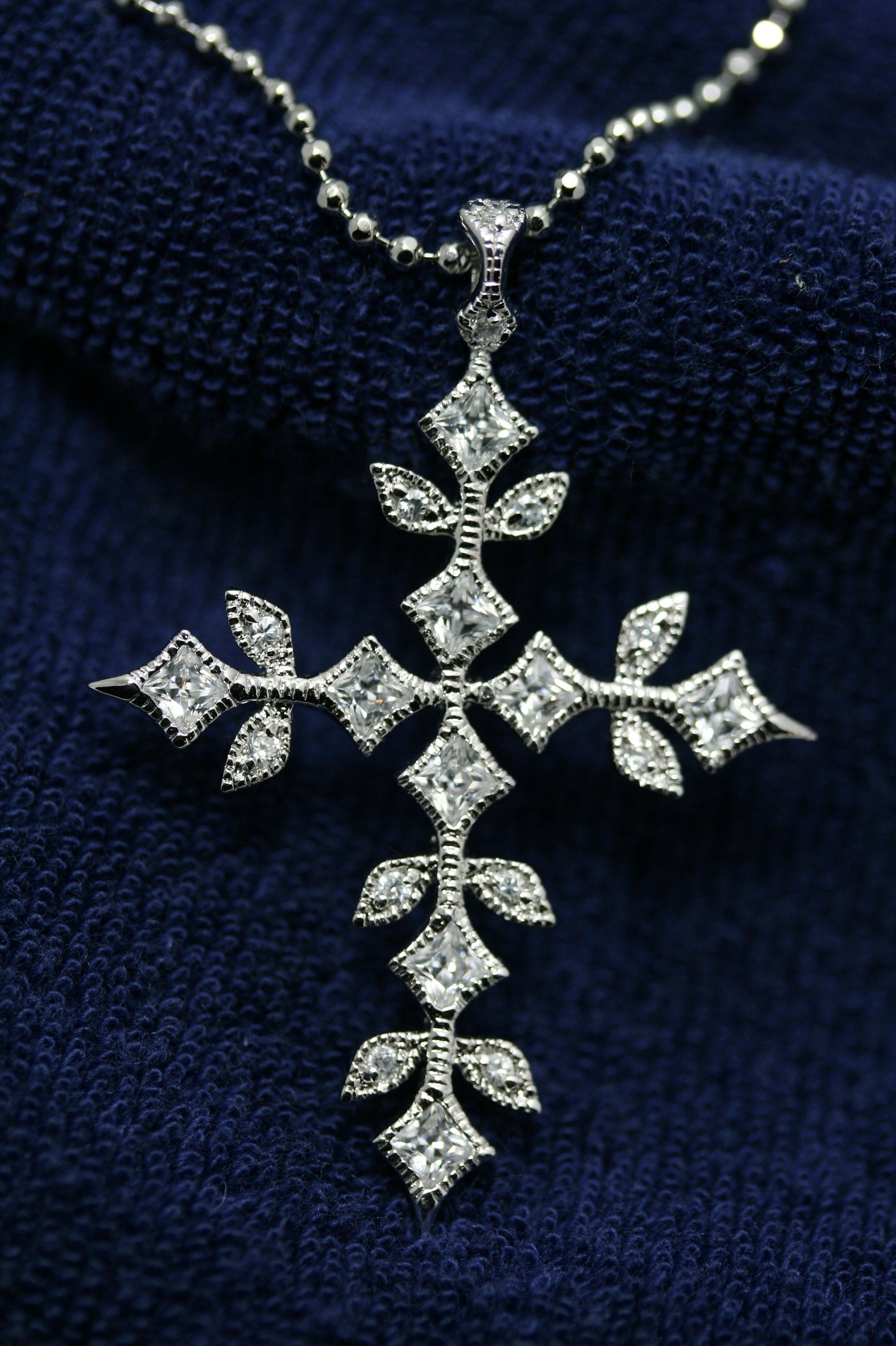 Rhinestone Silver Cross pendant with Chain, Crystal Cross Pendant Necklace. Stylish Silver Plated Zircon Cross Pendant