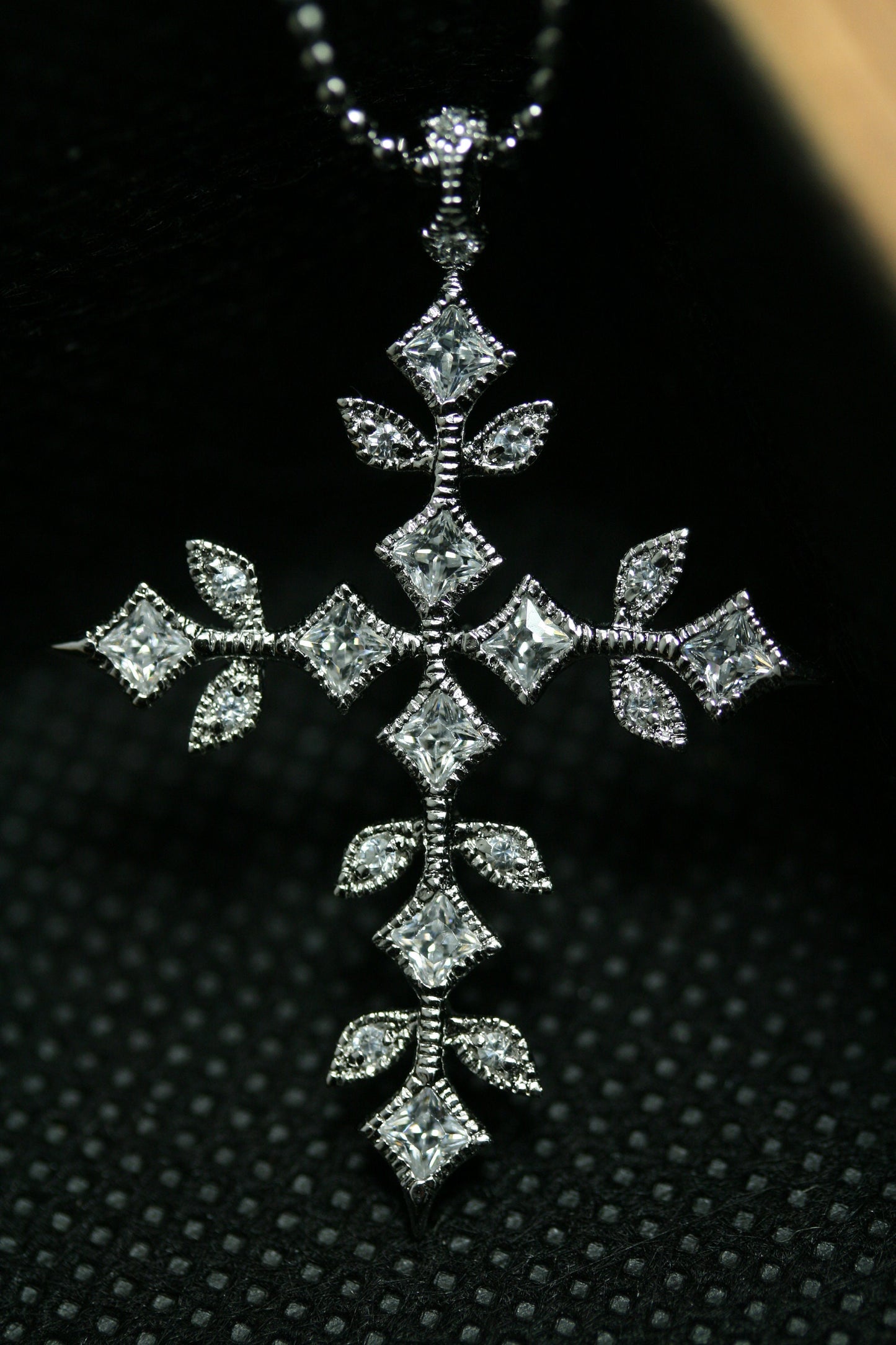 Rhinestone Silver Cross pendant with Chain, Crystal Cross Pendant Necklace. Stylish Silver Plated Zircon Cross Pendant