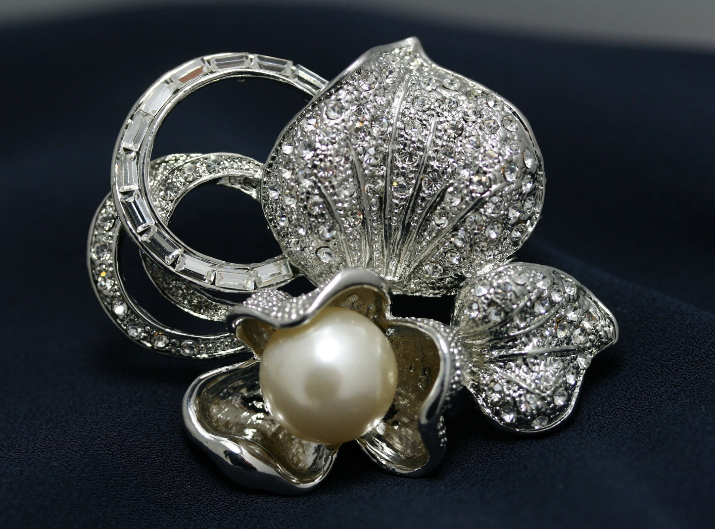 Vintage Silver Tone Clear Rhinestone Pearl Flower Brooch, Flower Brooches for Women, Rhinestone Pearl Crystal Pins