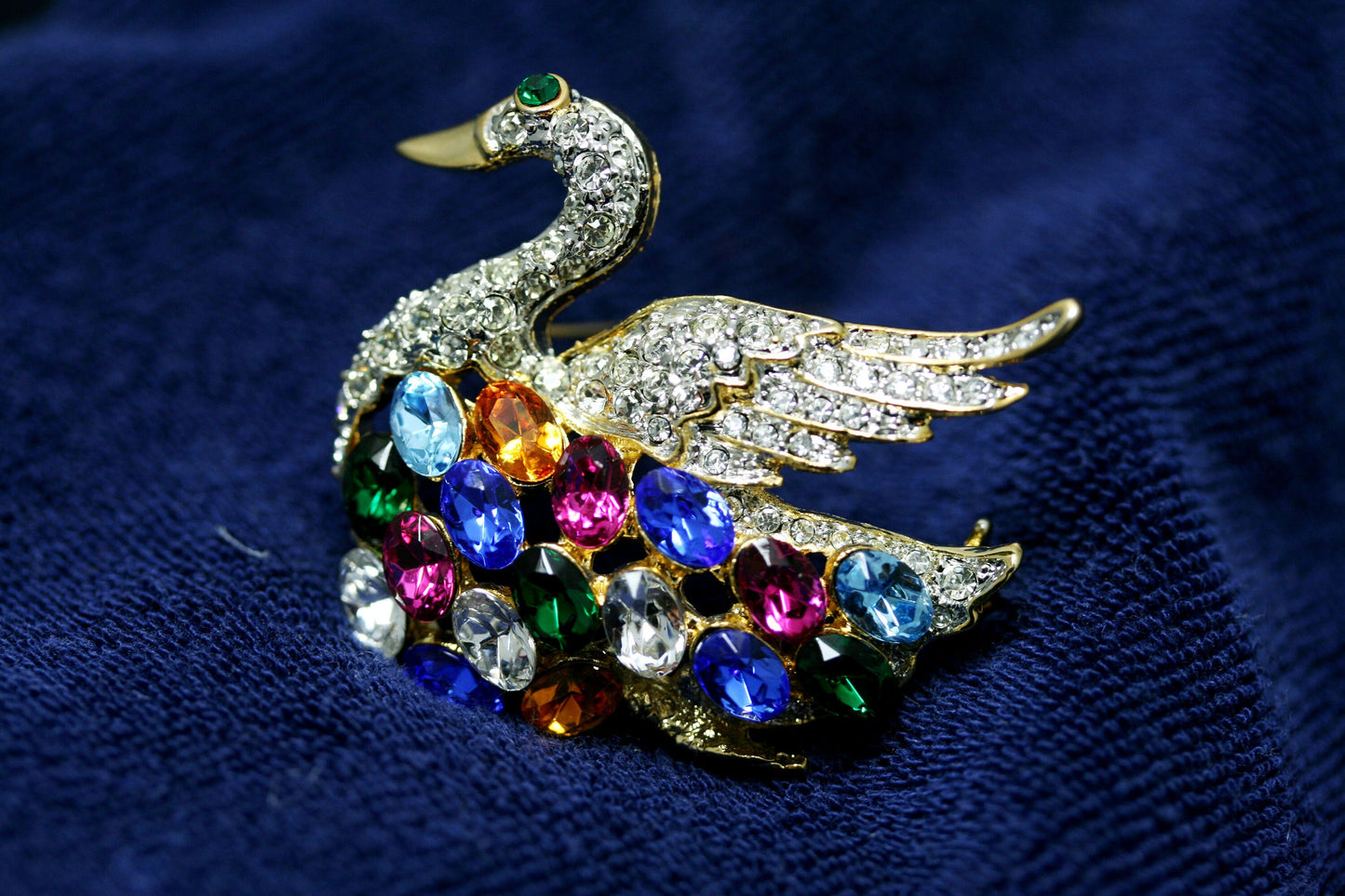 Rainbow Box Swan Brooch Pins for Women, Fashion Crystal with Swarovski Rhinestone Swan Jewelry Women's Brooches & Pins