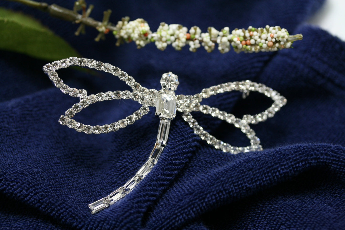 Silver-Tone Metal Elegant Clear Crystal Rhinestone Dainty Dragonfly Pin Brooch