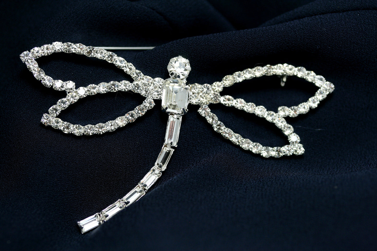 Silver-Tone Metal Elegant Clear Crystal Rhinestone Dainty Dragonfly Pin Brooch