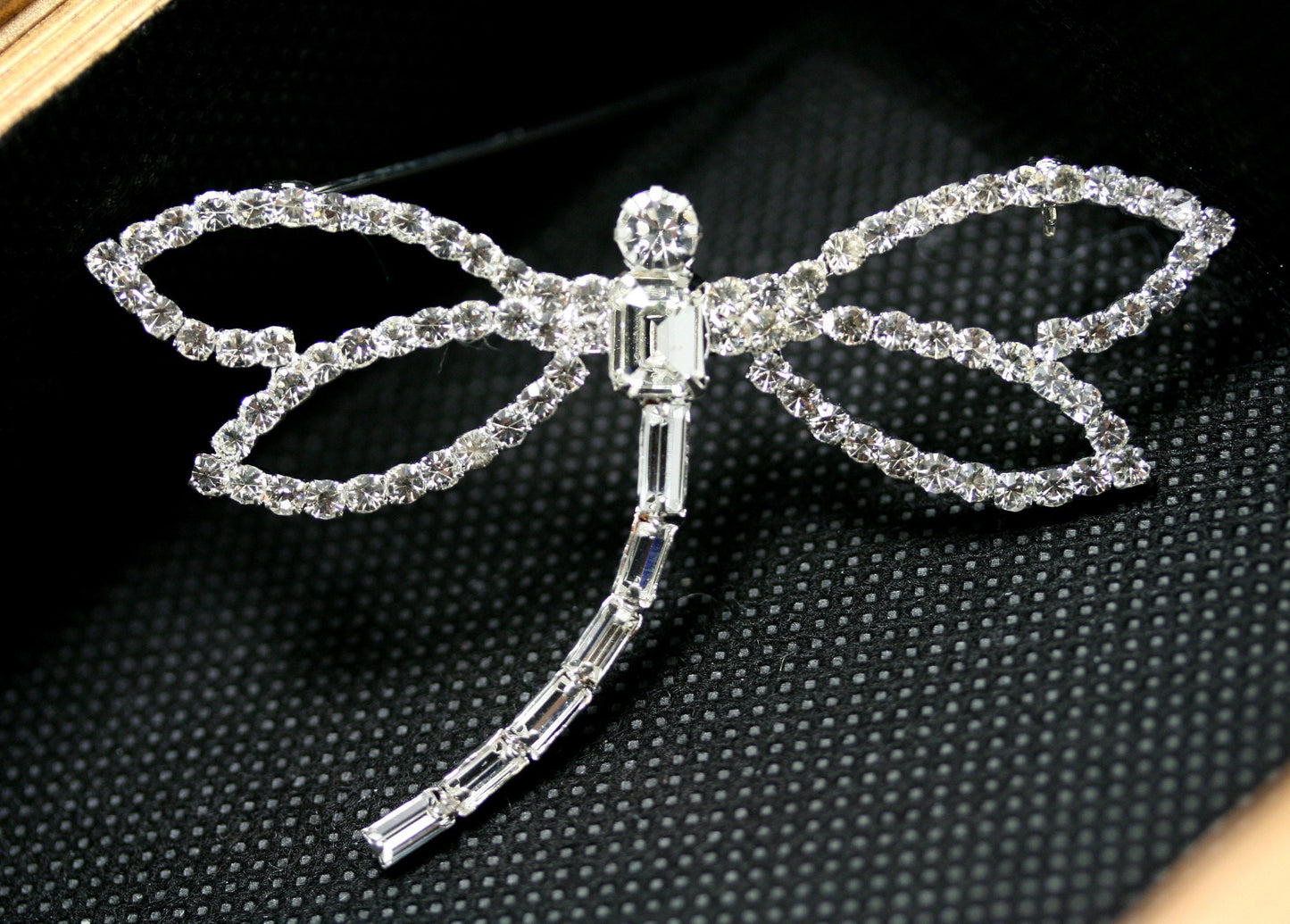 Silver-Tone Metal Elegant Clear Crystal Rhinestone Dainty Dragonfly Pin Brooch
