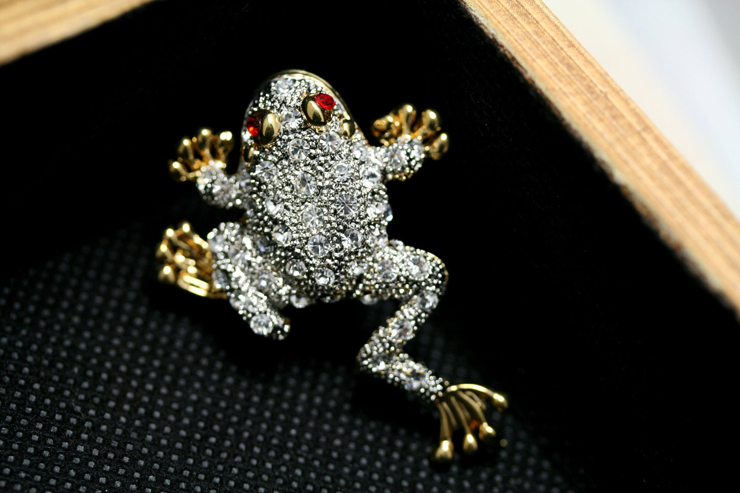 Vintage Two-tone Frog Brooch, Large Rhinestone Frog Pin, Crystal Frog Jewelry