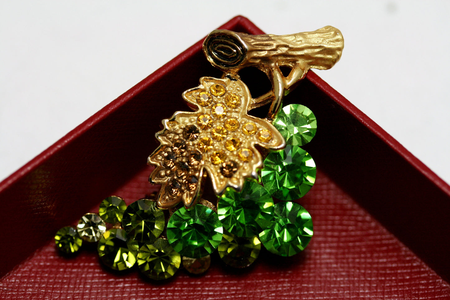 Stunning Vintage Gold Tone High-end Rhinestone Grape Brooch Pin, Multi Green Bunch Of Grapes Pin
