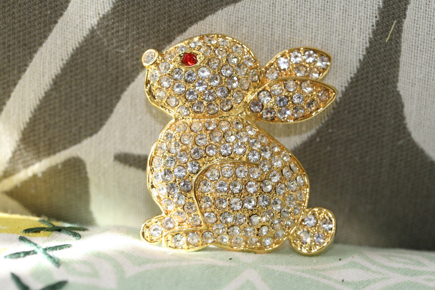 Clear Rhinestone Crystal Easter Bunny Rabbit Pin Brooch